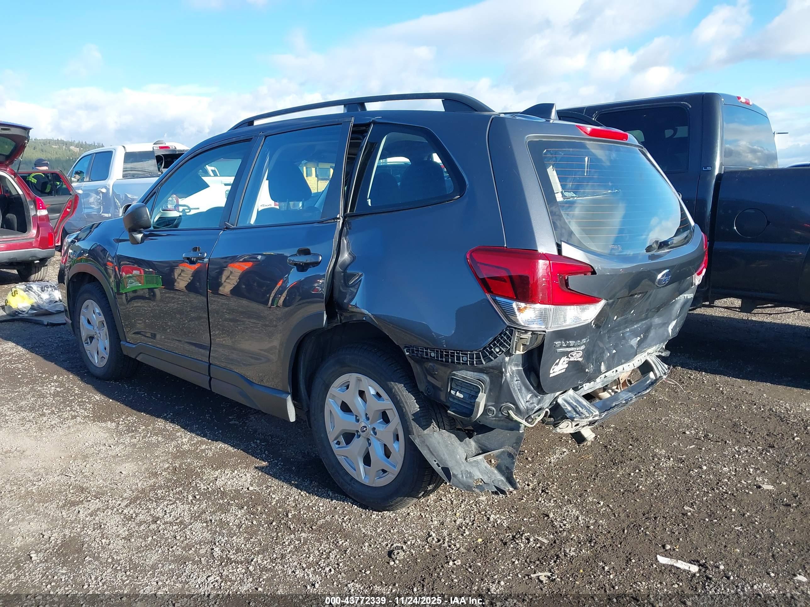 SUBARU FORESTER image 3