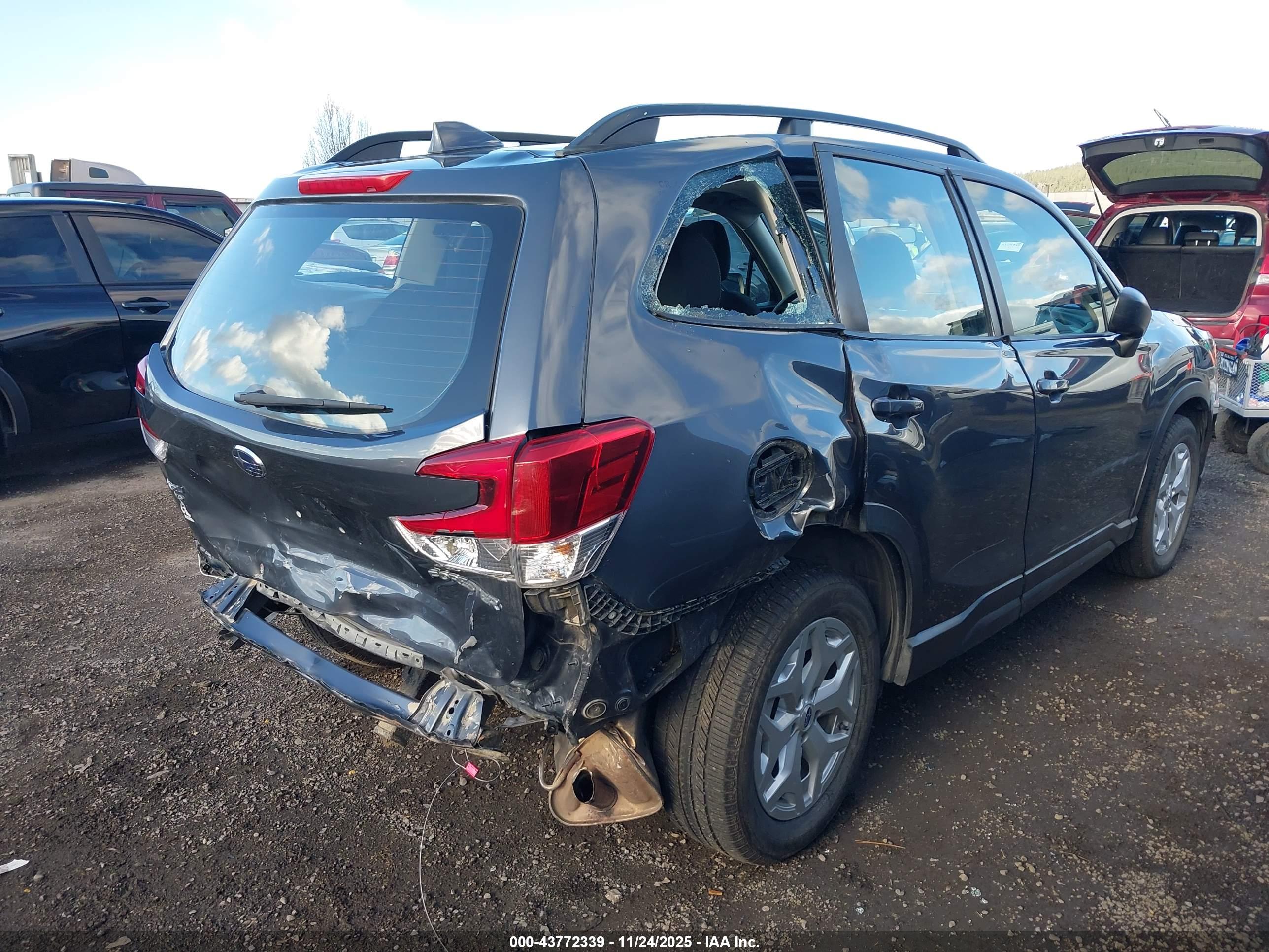 SUBARU FORESTER image 4