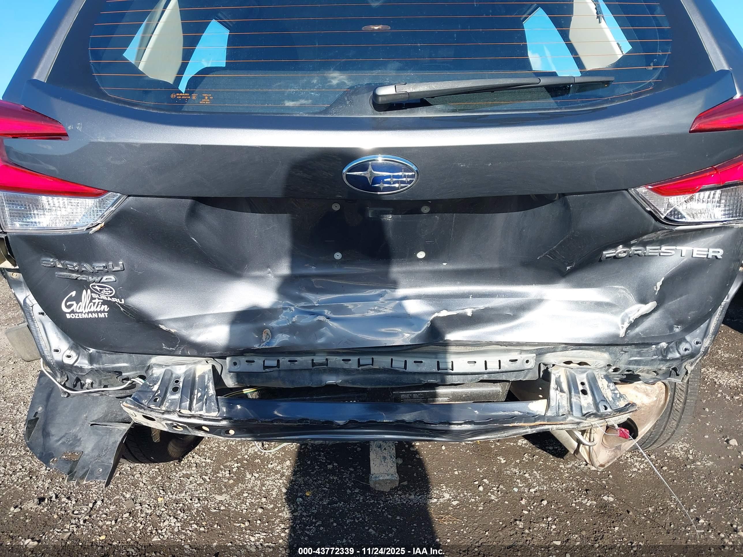 SUBARU FORESTER image 6