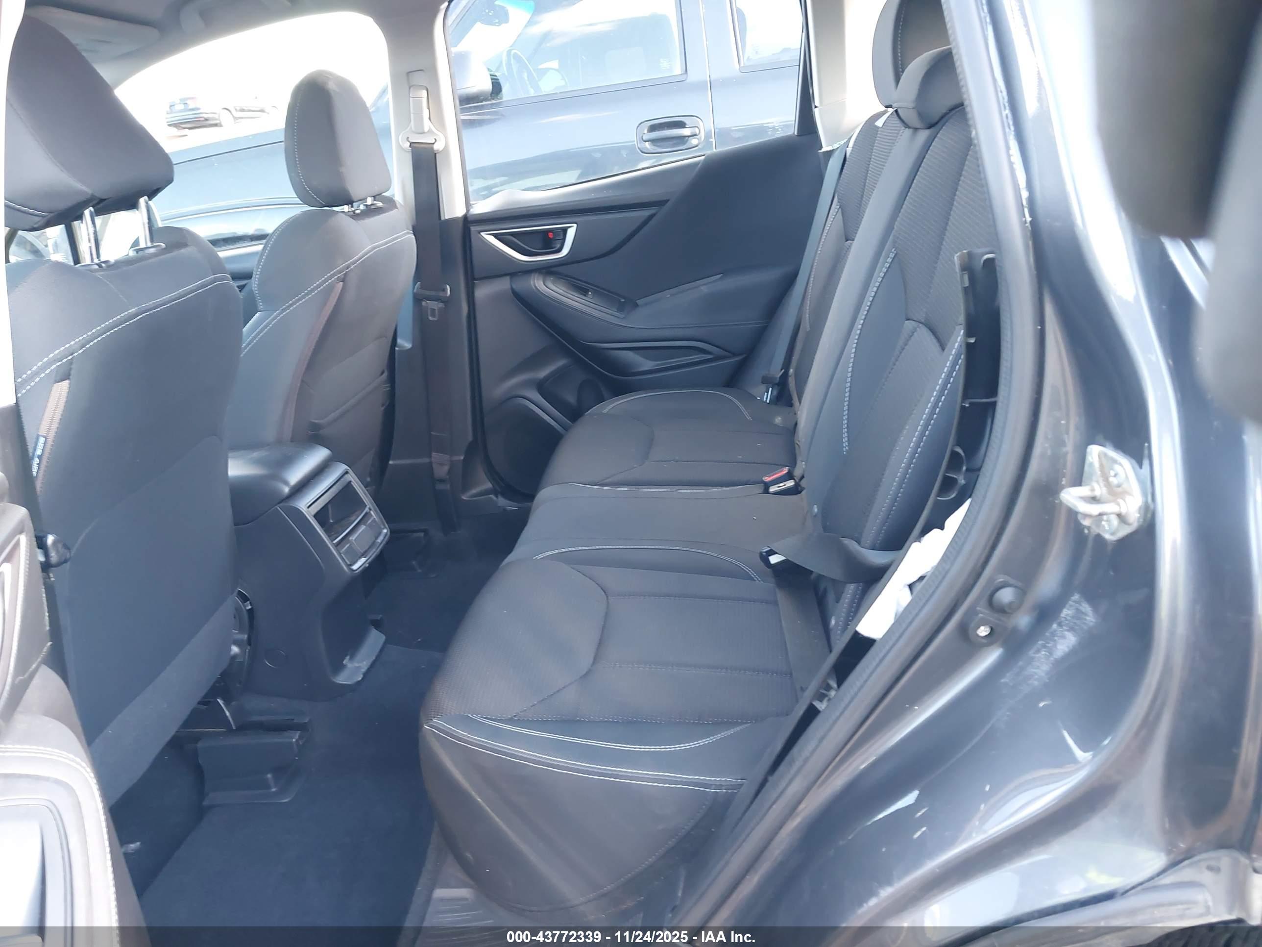 SUBARU FORESTER image 8