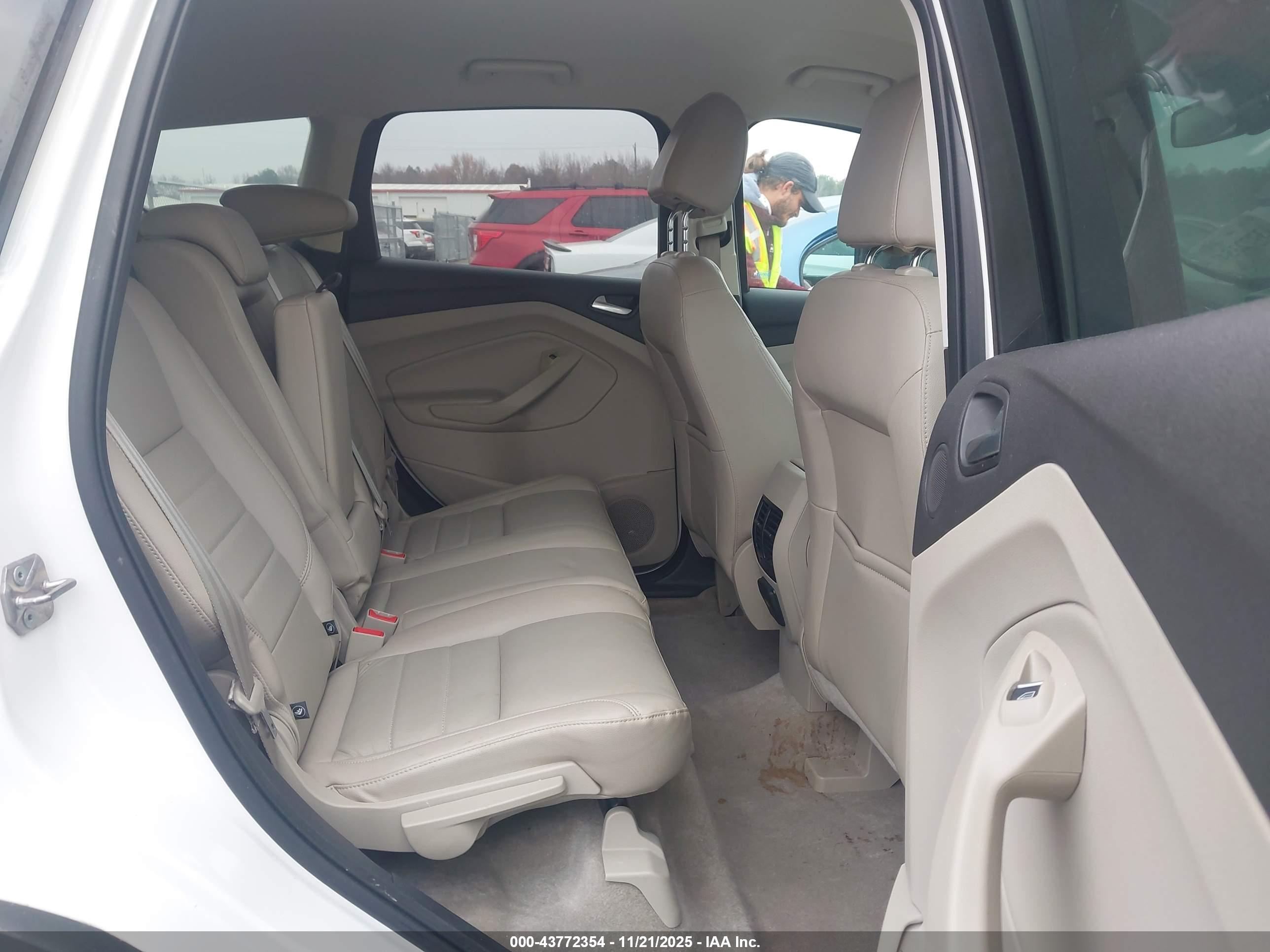 FORD ESCAPE image 8