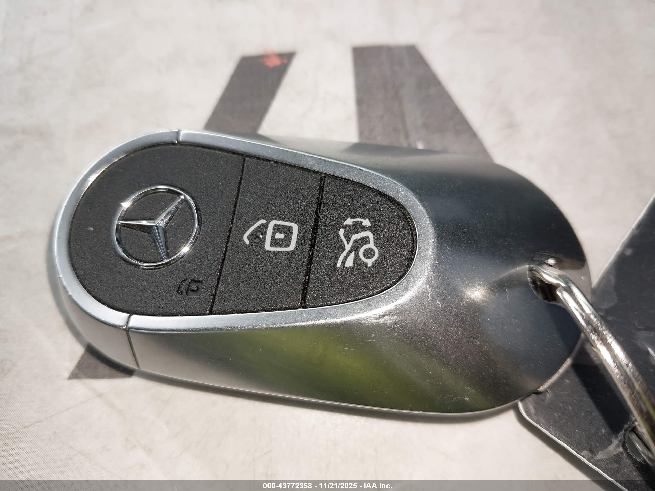 MERCEDES-BENZ EQE image 11