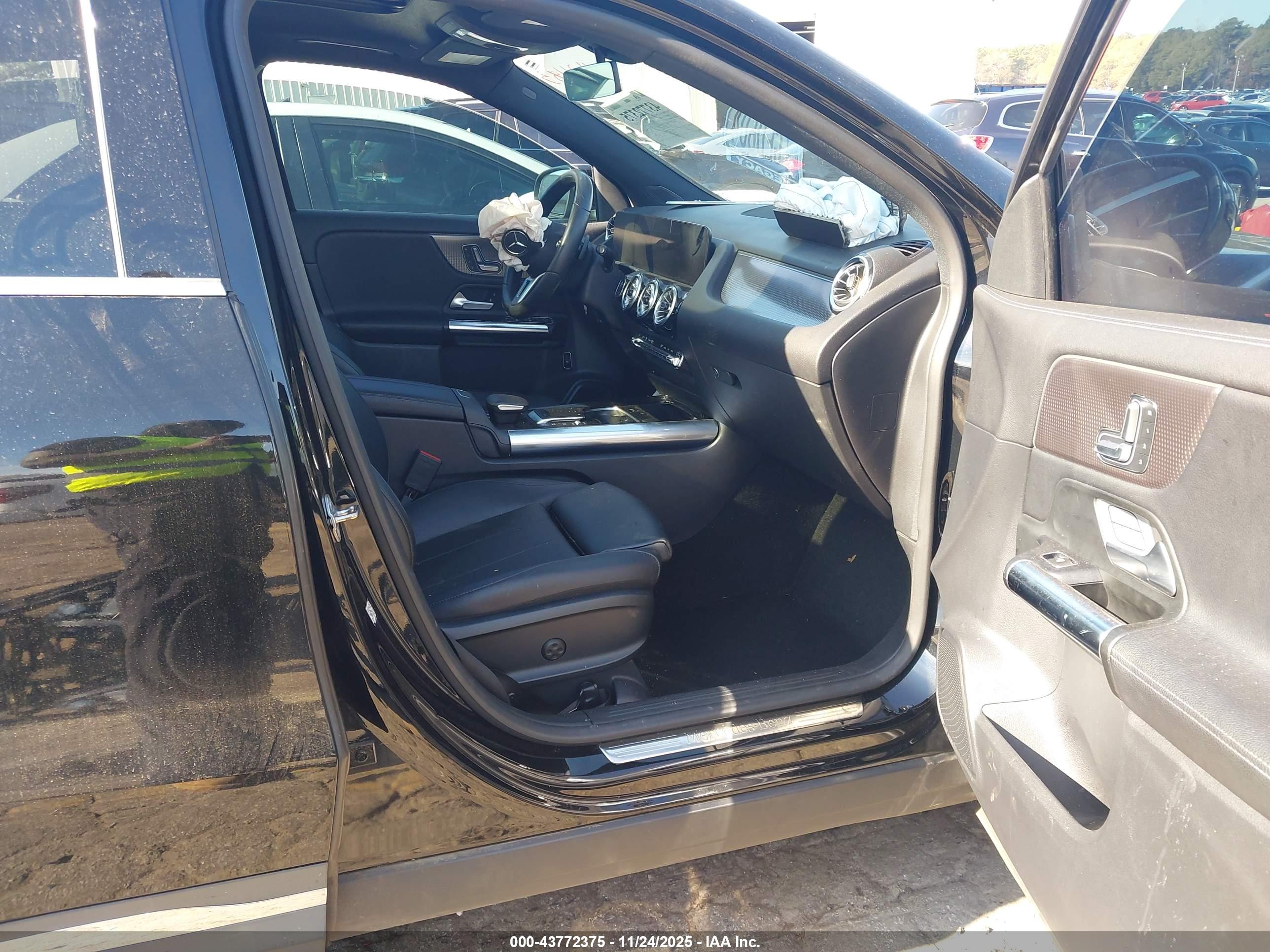 MERCEDES-BENZ GLA image 5