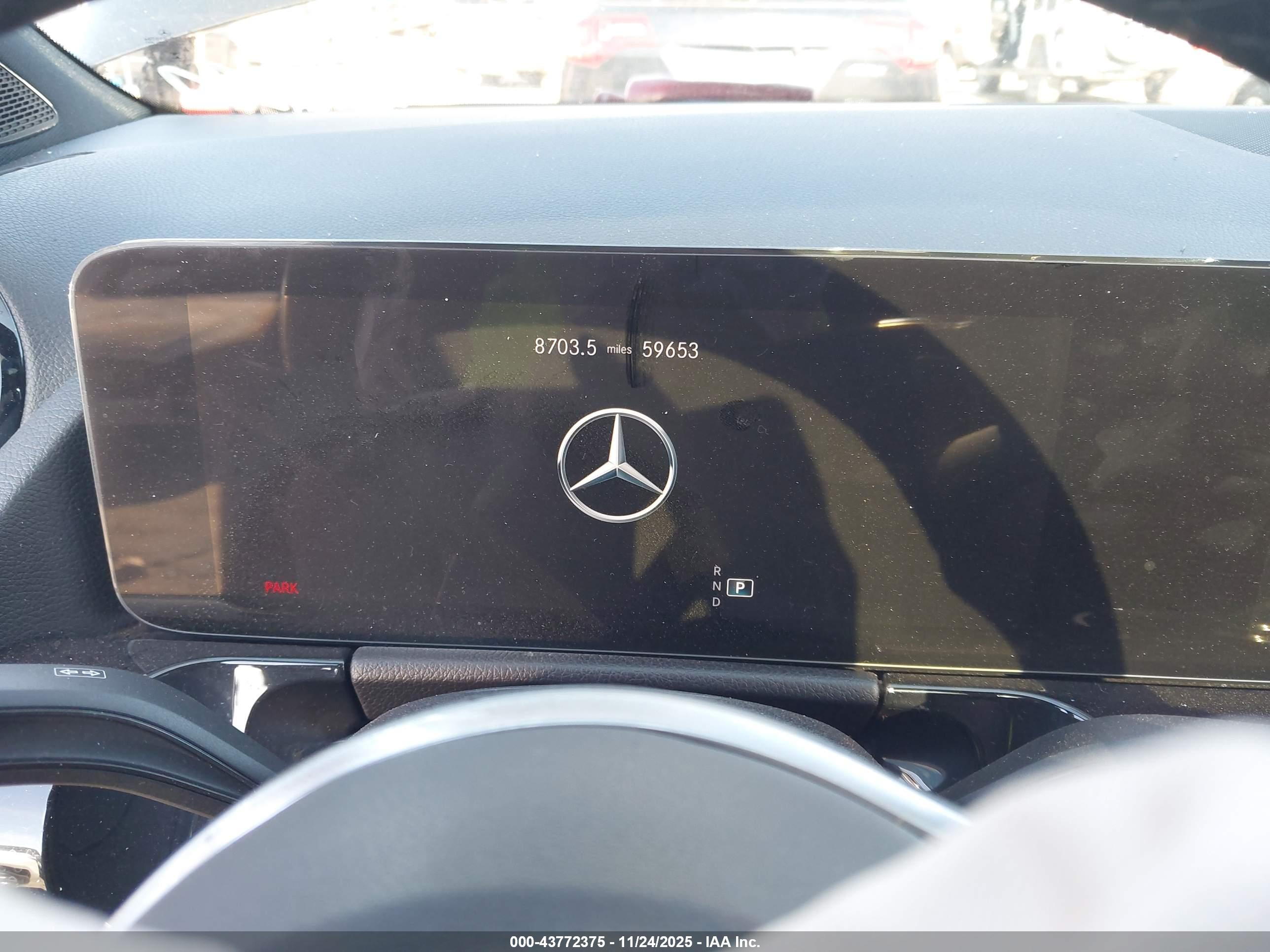 MERCEDES-BENZ GLA image 7
