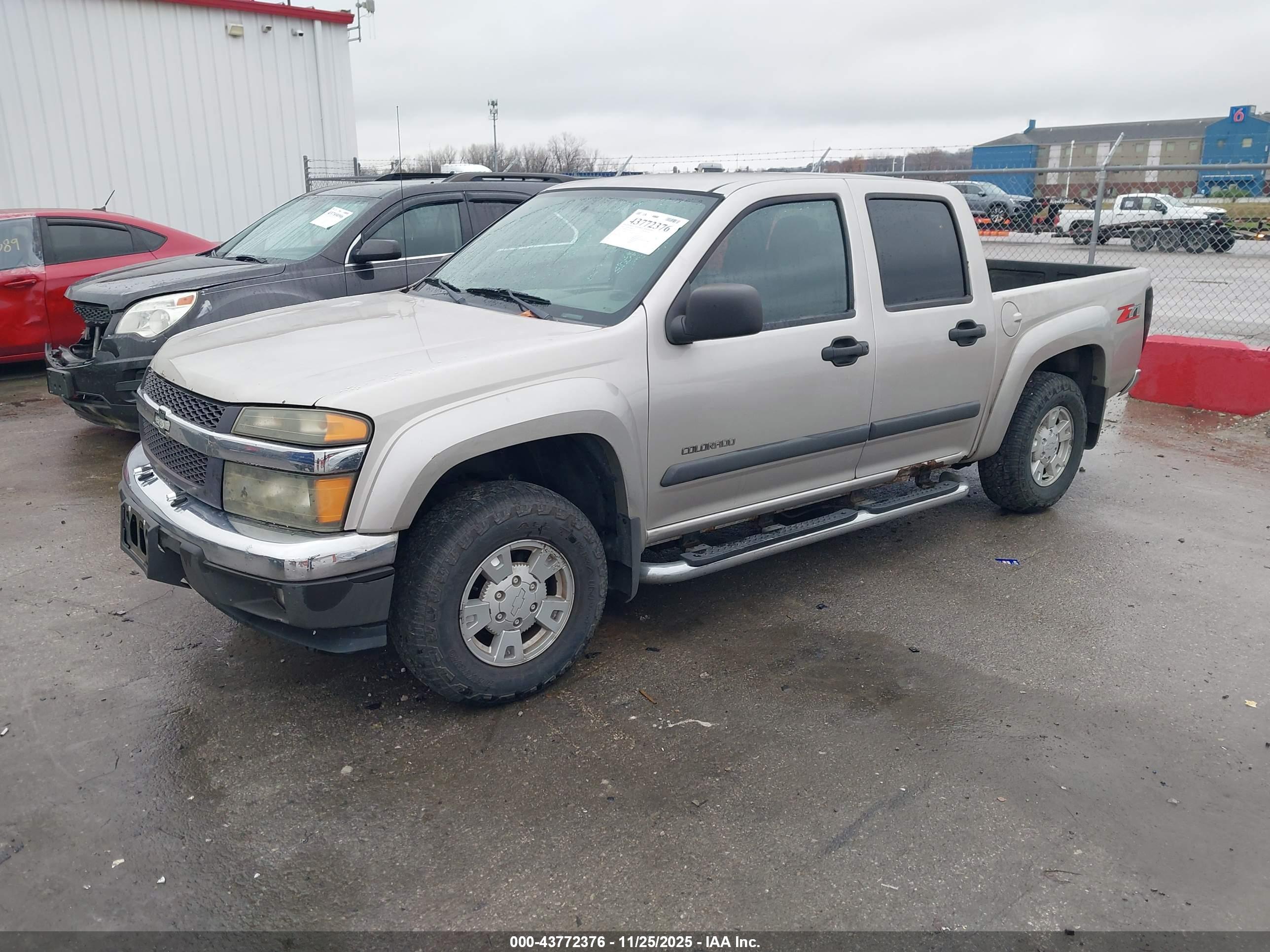 CHEVROLET COLORADO image 2