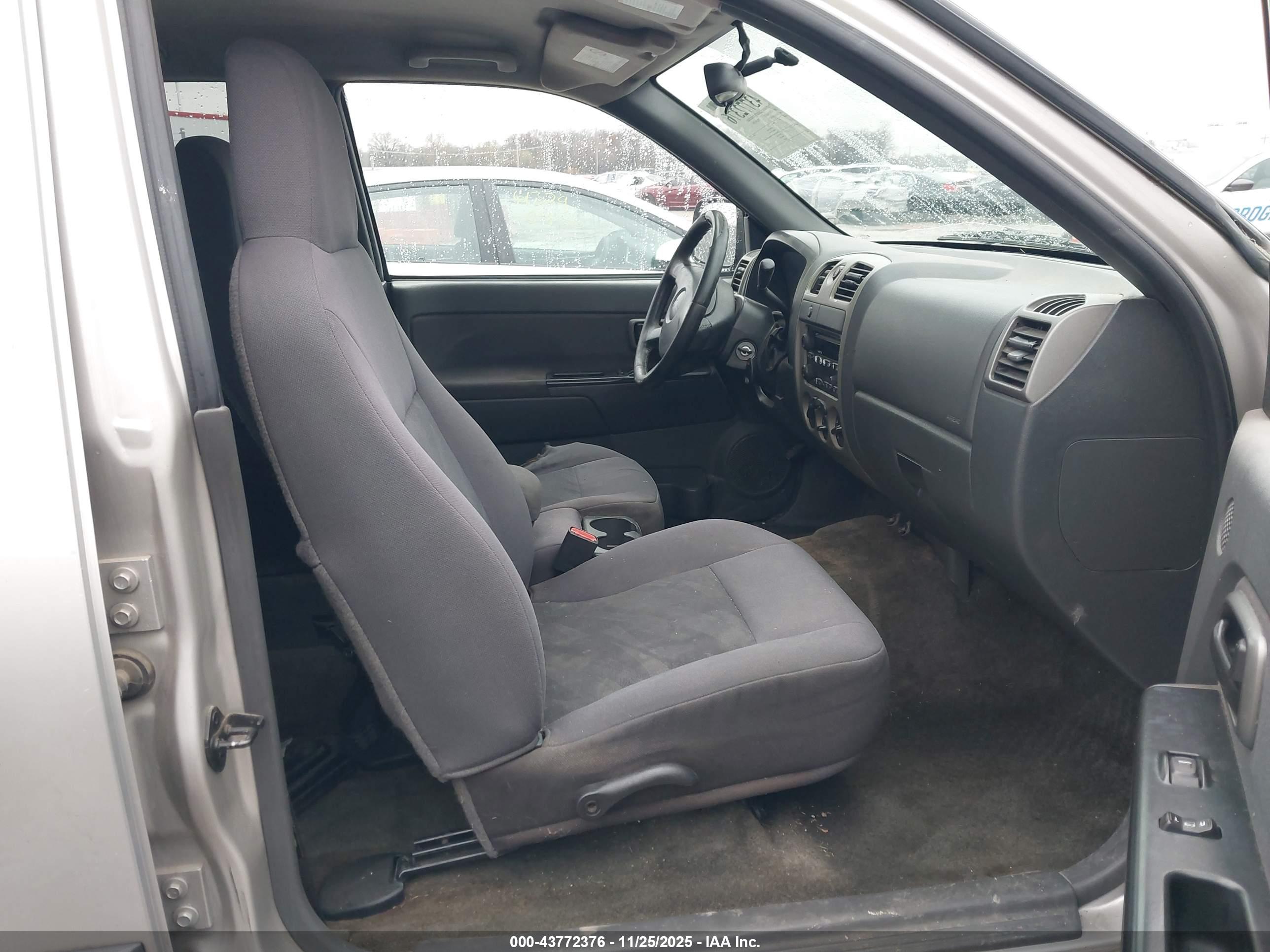 CHEVROLET COLORADO image 5