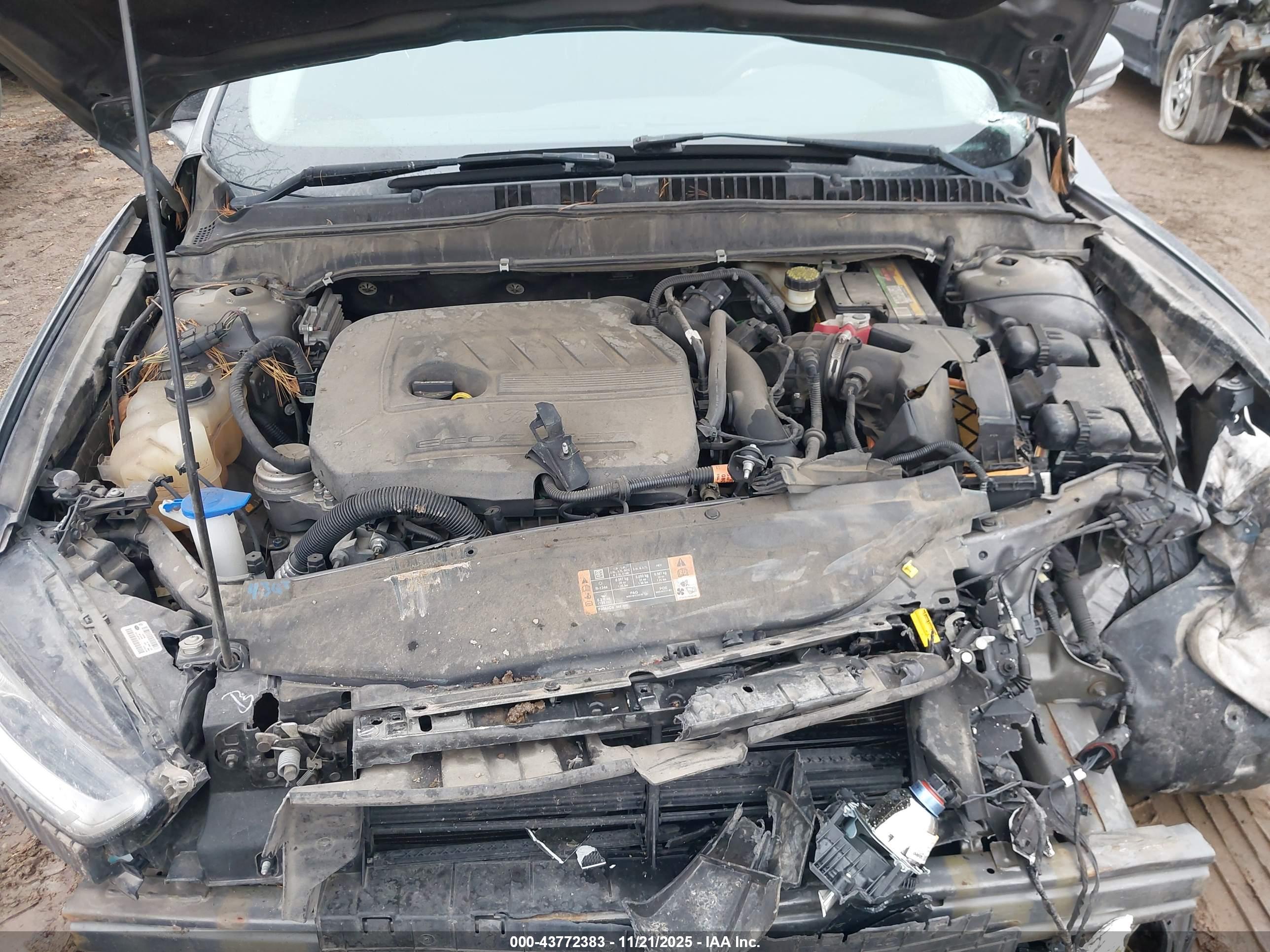 FORD FUSION image 10