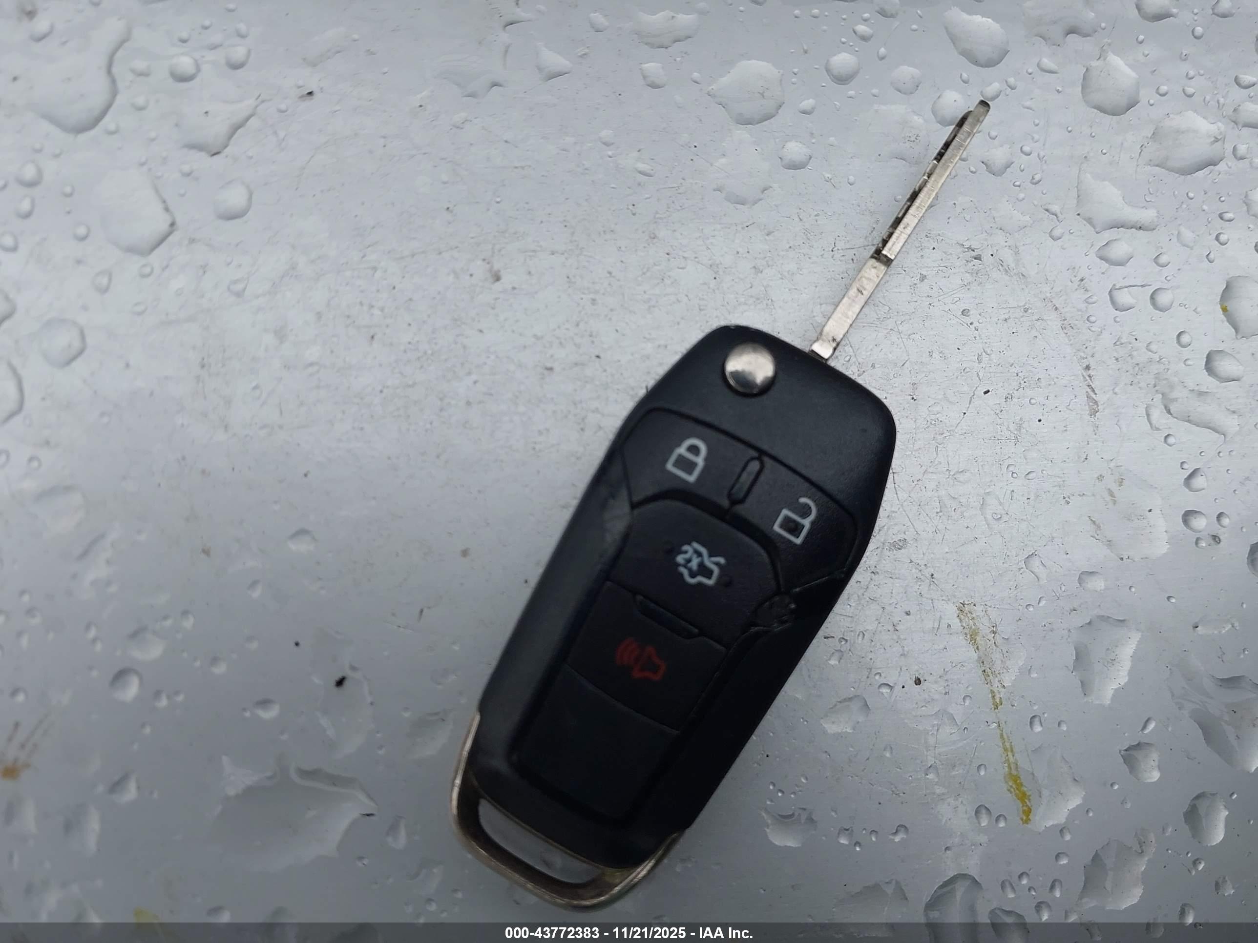 FORD FUSION image 11