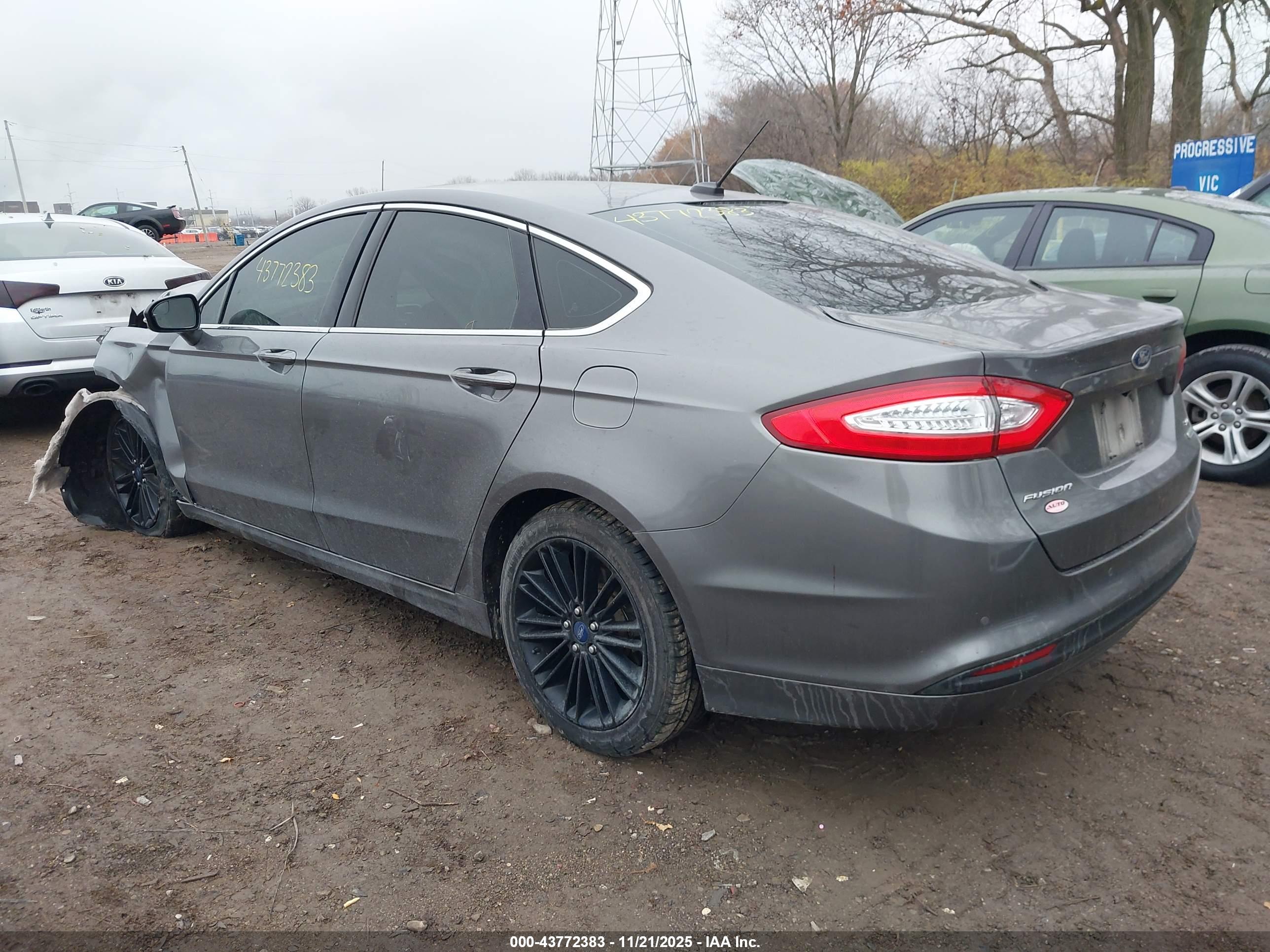 FORD FUSION image 3