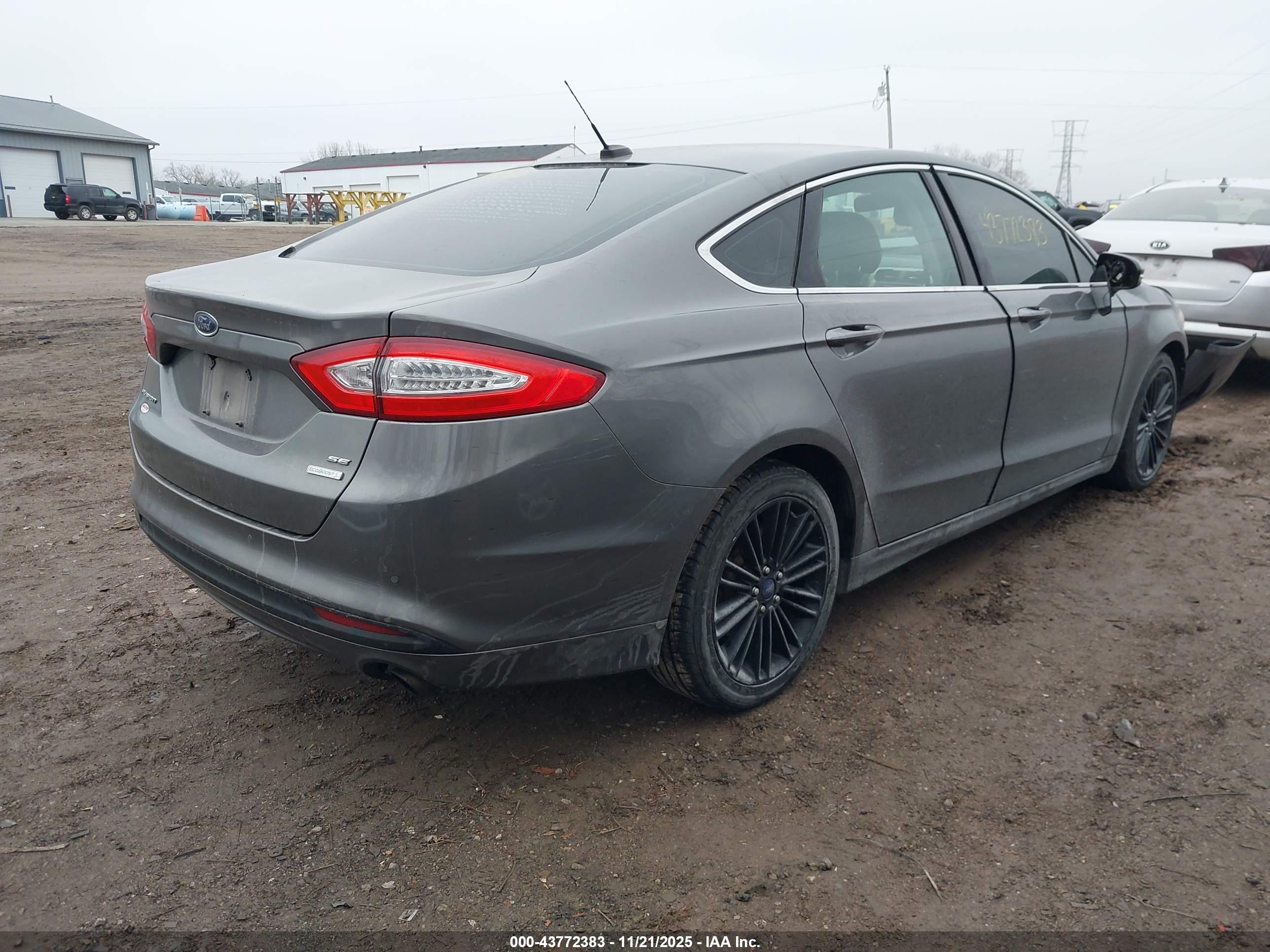 FORD FUSION image 4