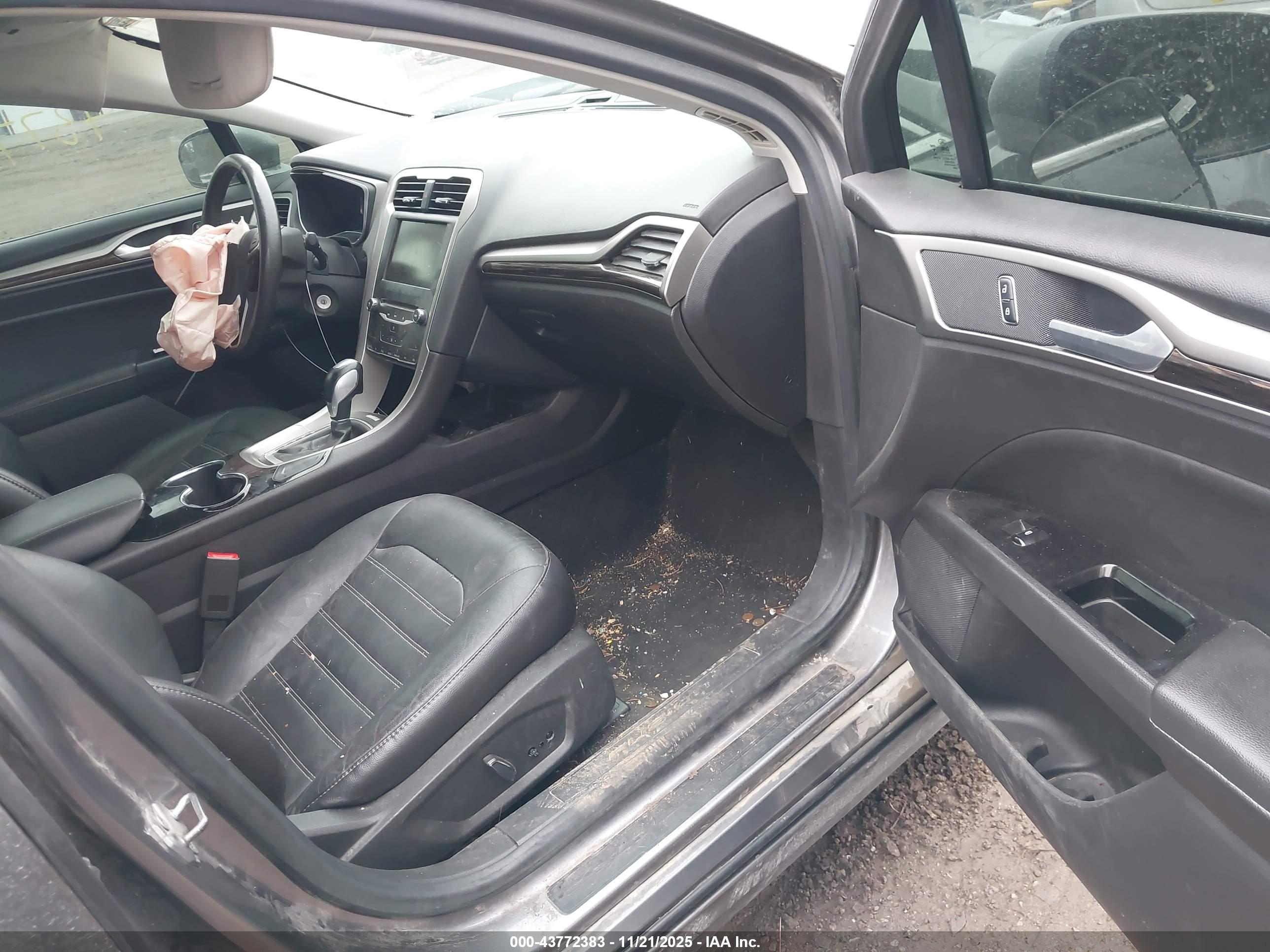 FORD FUSION image 5