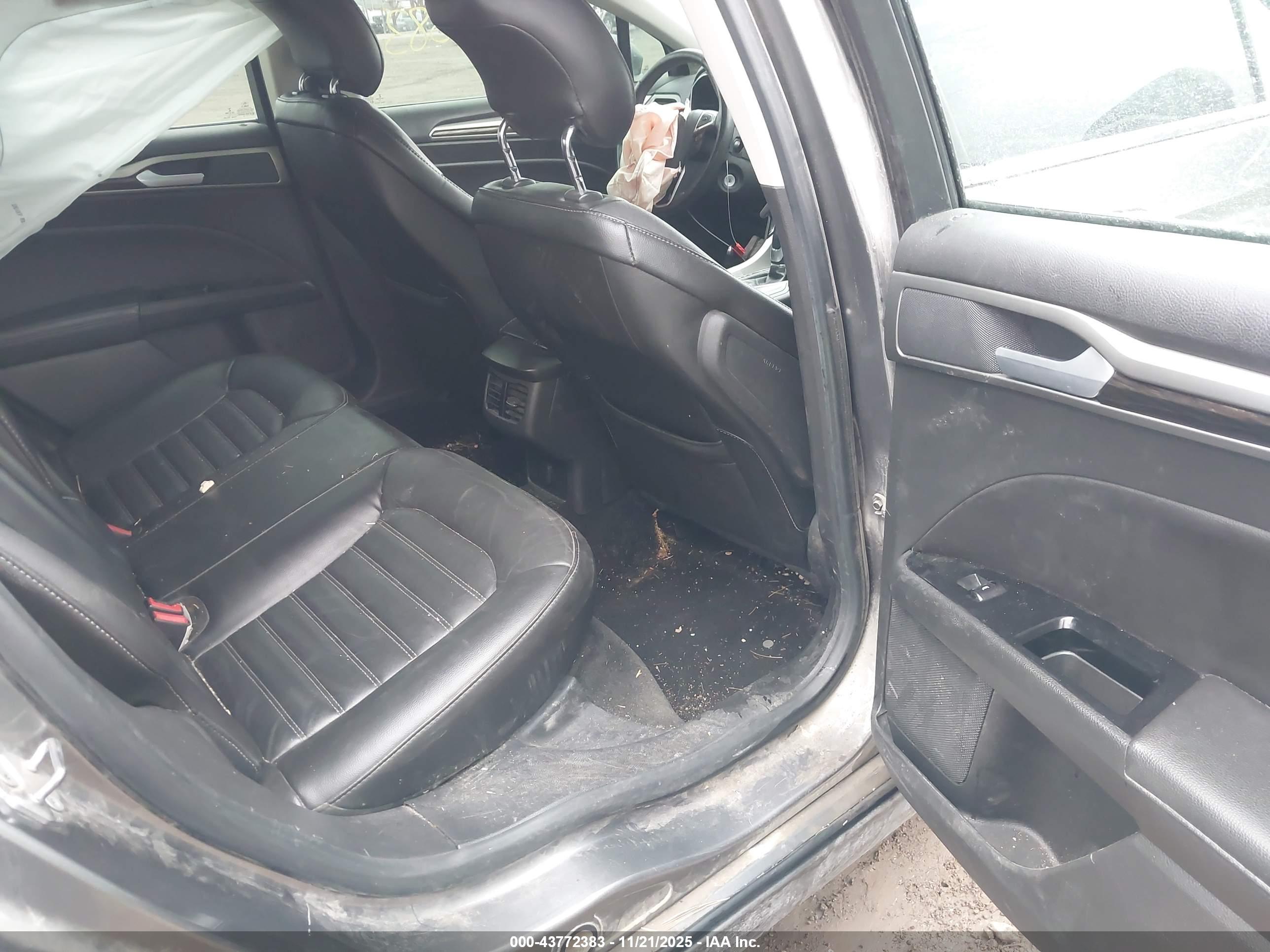 FORD FUSION image 8