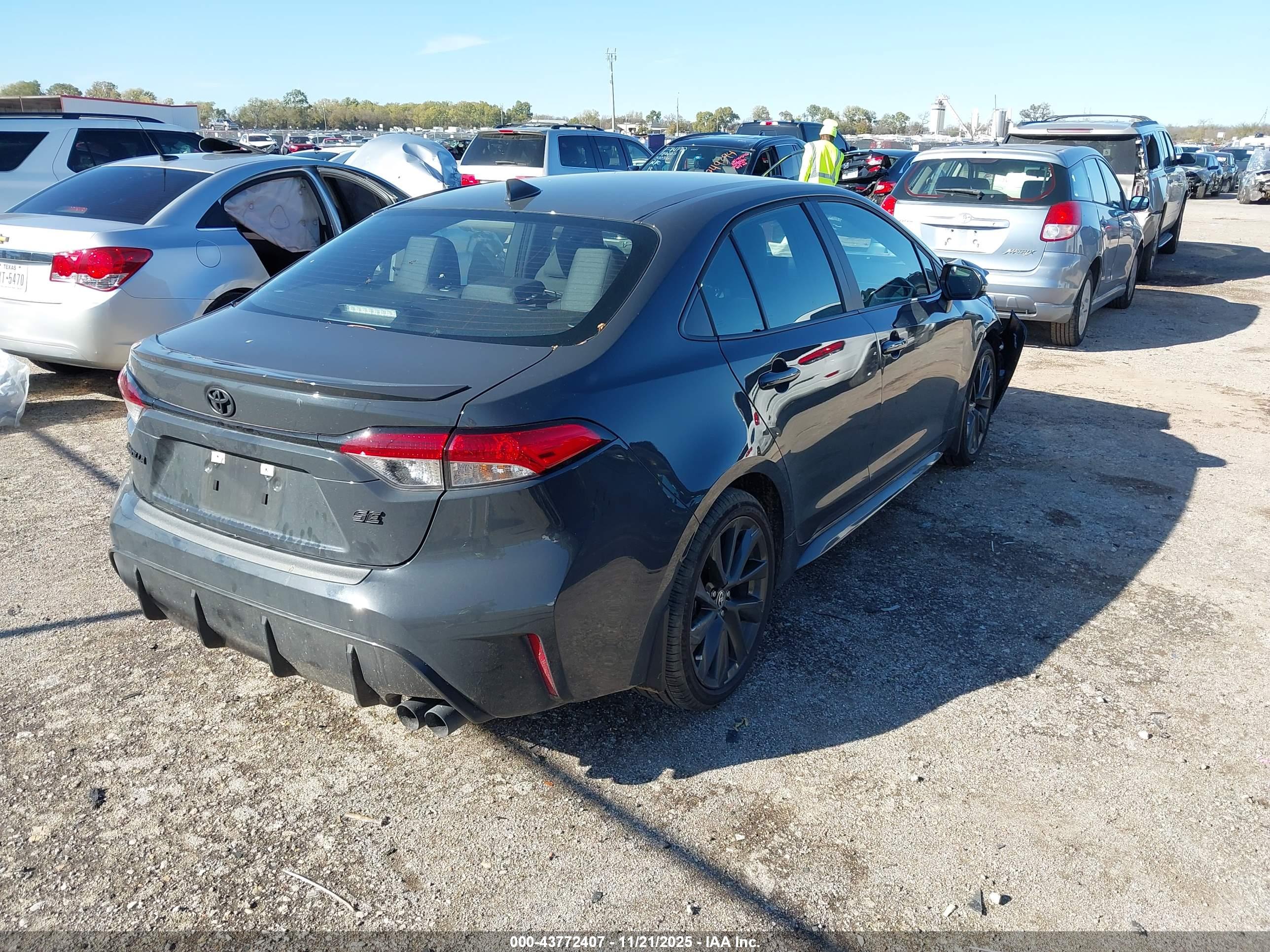 TOYOTA COROLLA image 4