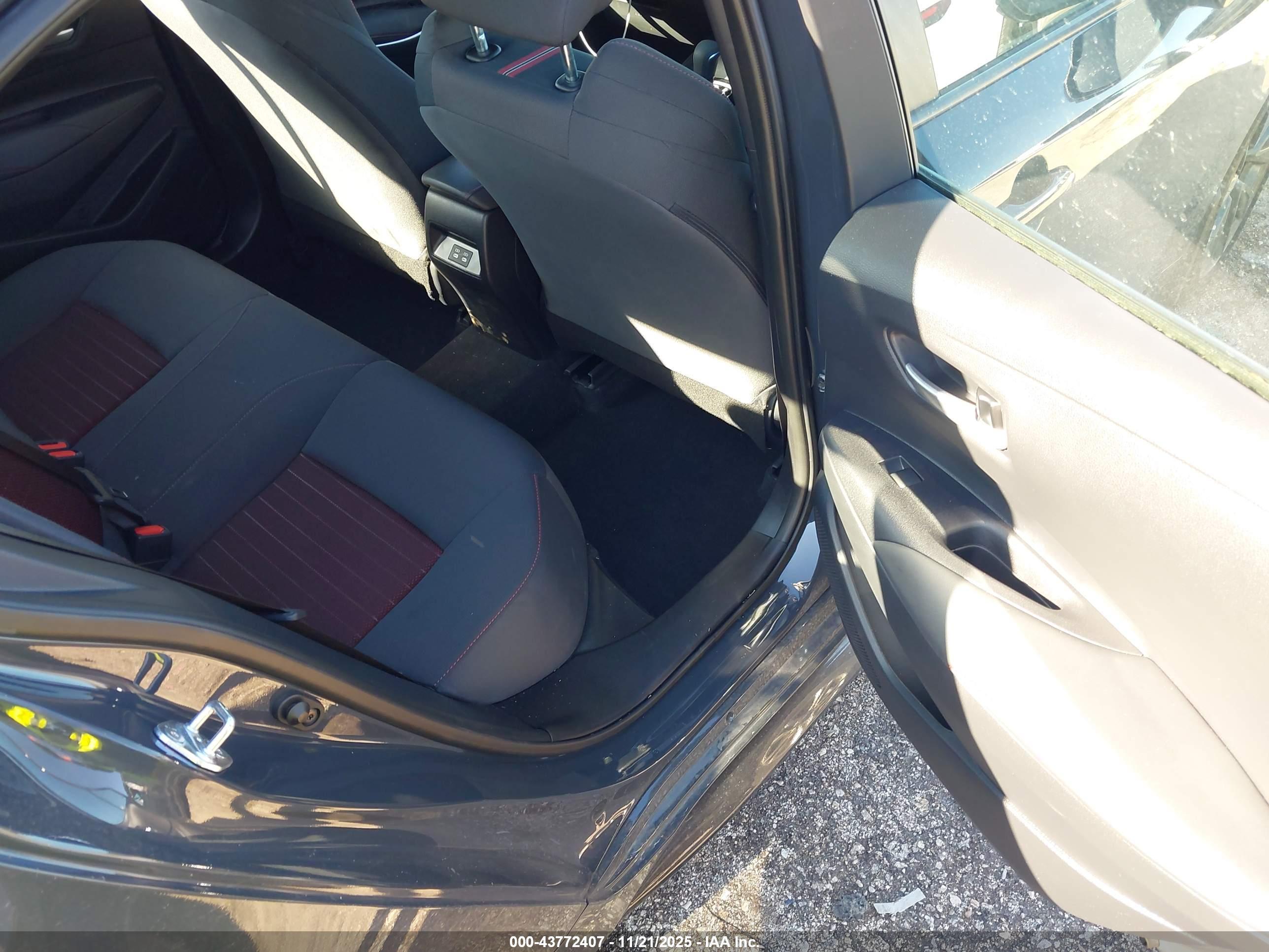 TOYOTA COROLLA image 8