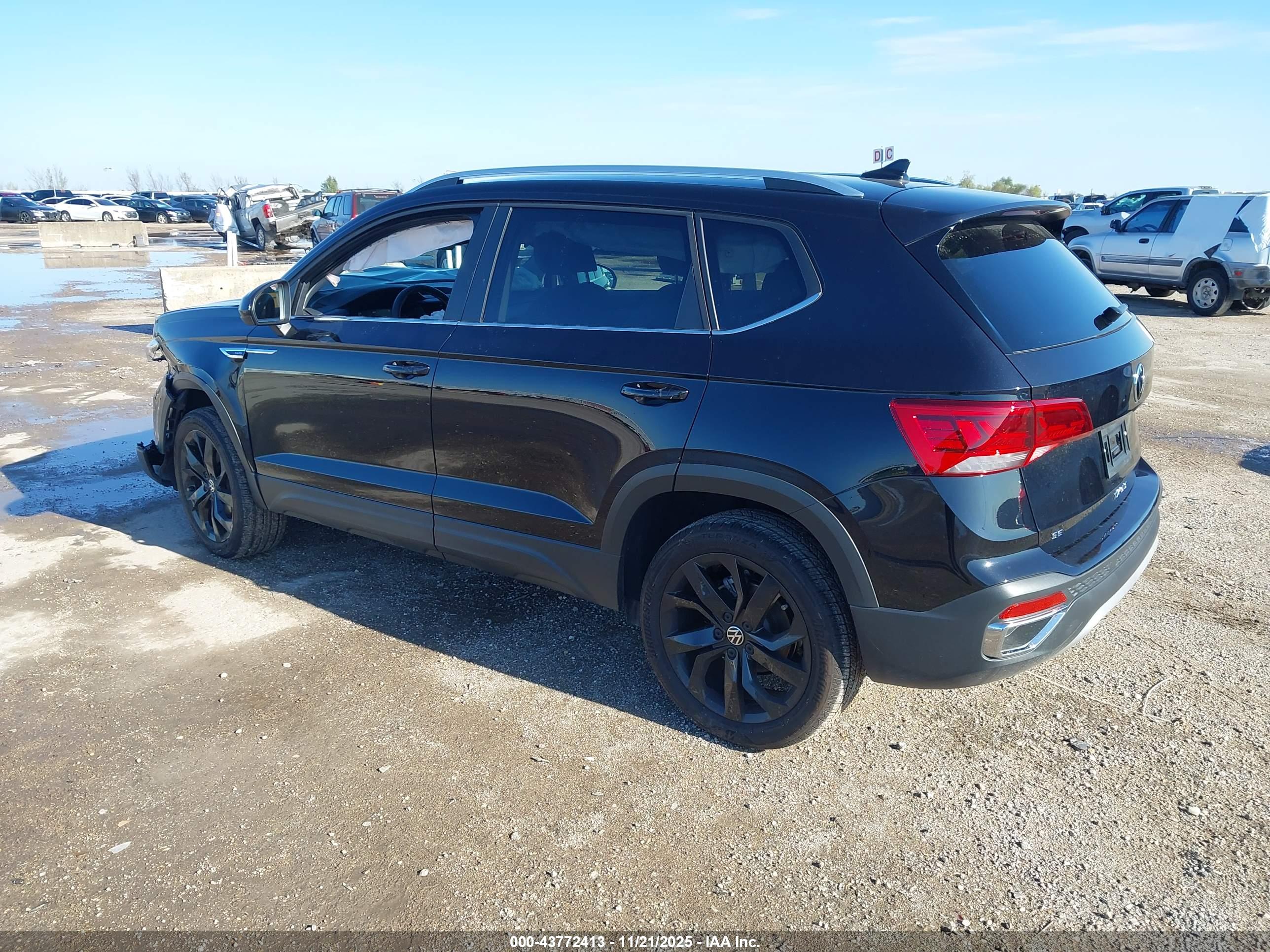 VOLKSWAGEN TAOS image 3