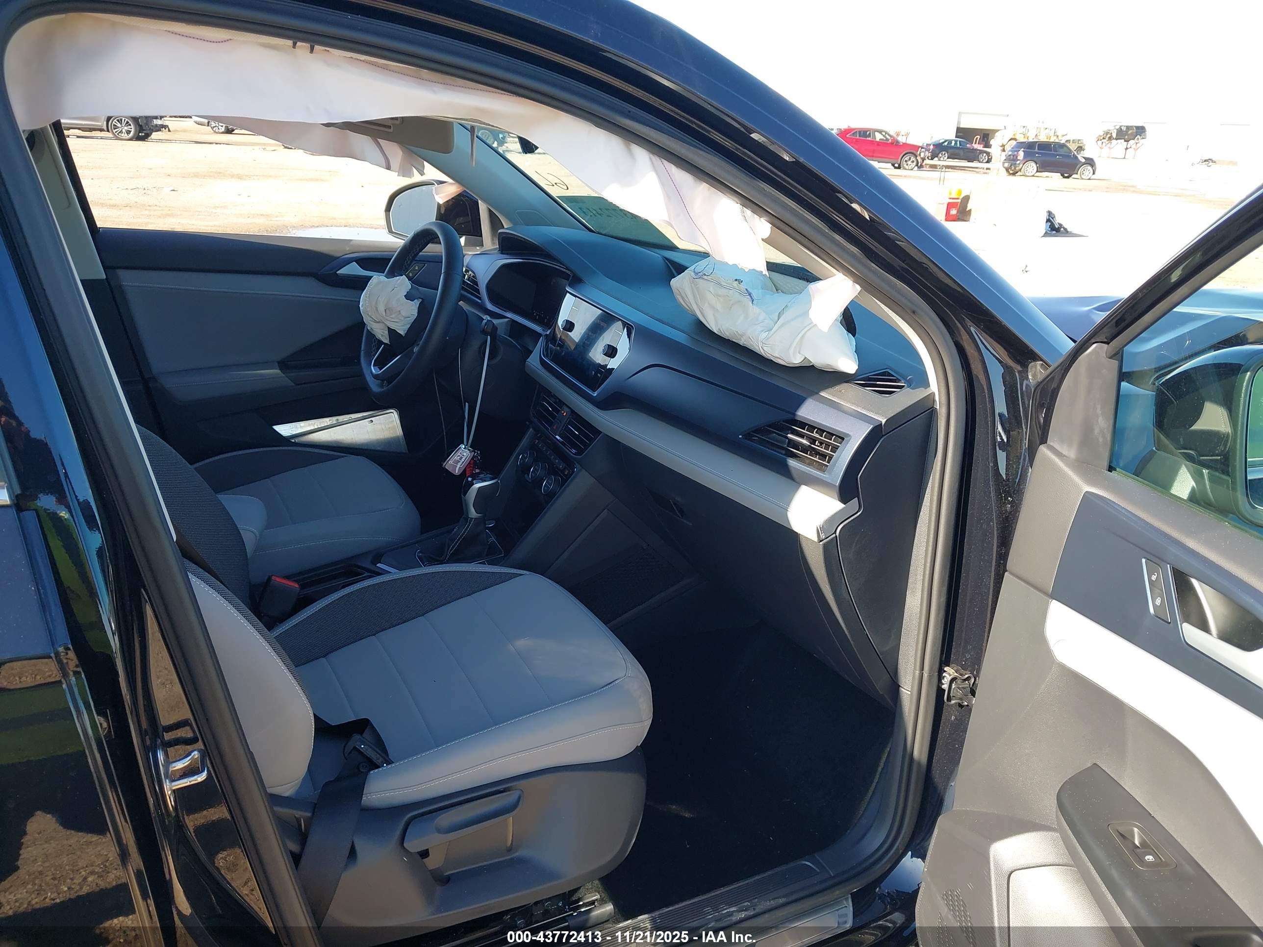 VOLKSWAGEN TAOS image 5