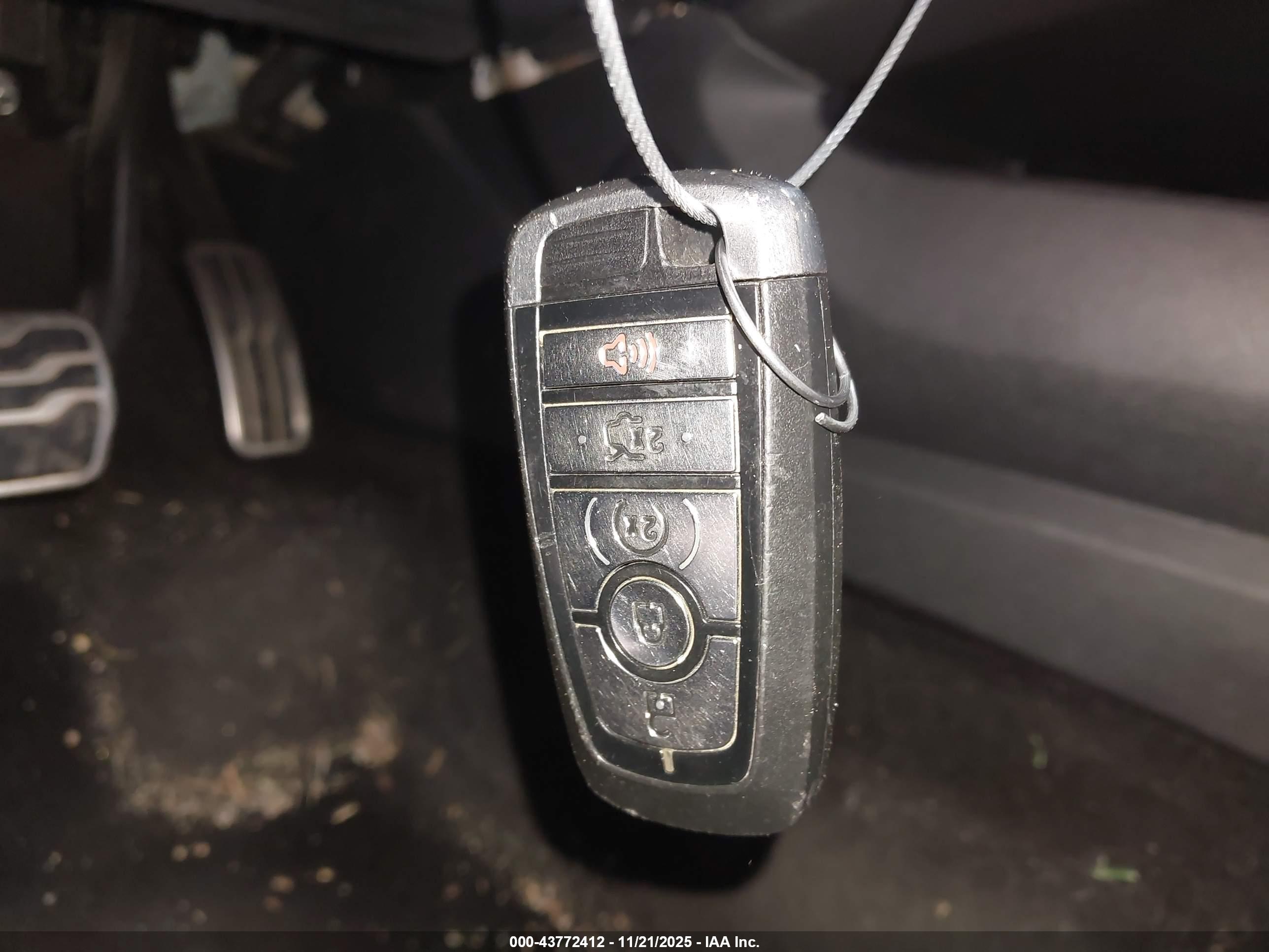 FORD FUSION image 11