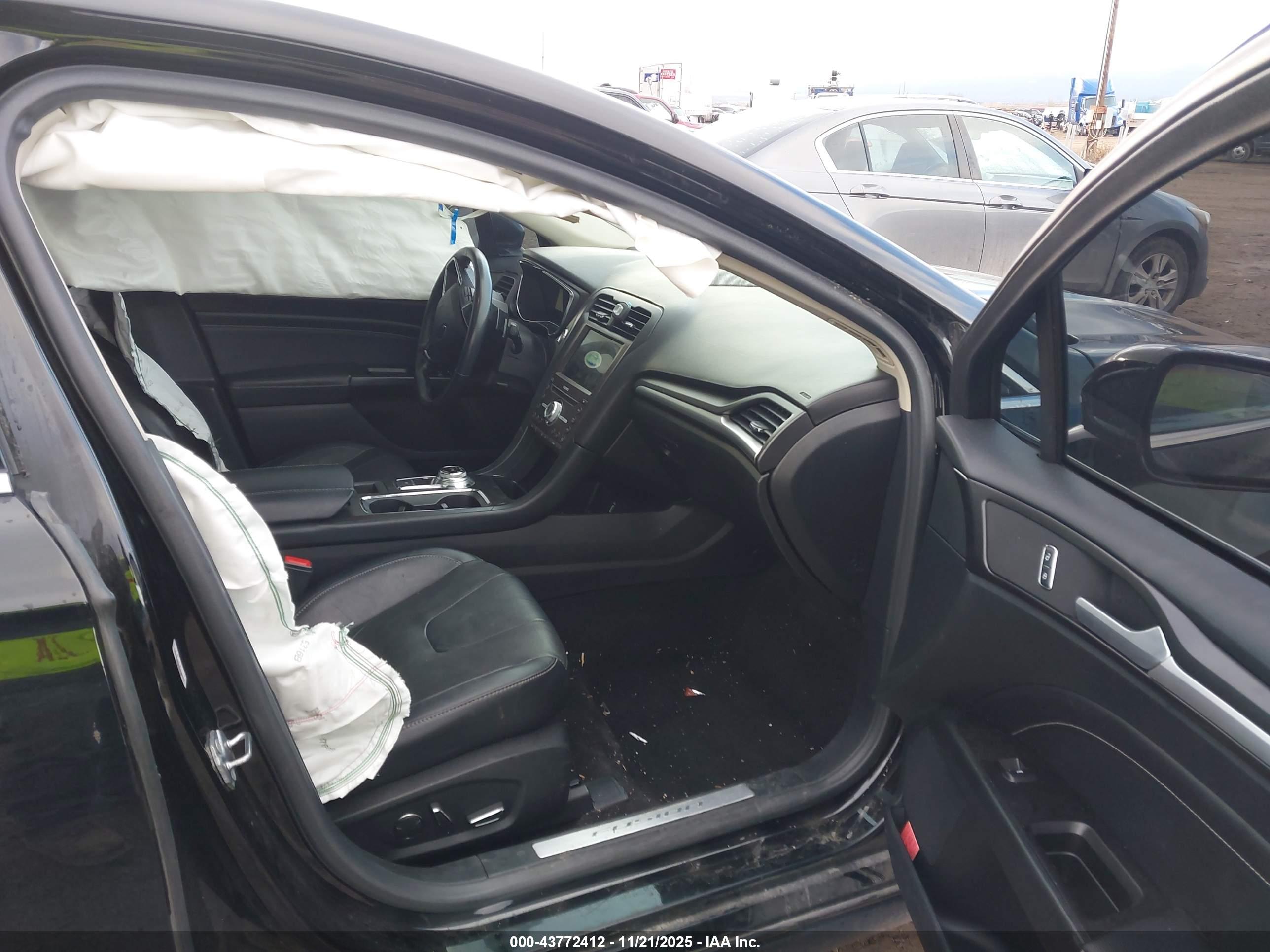 FORD FUSION image 5