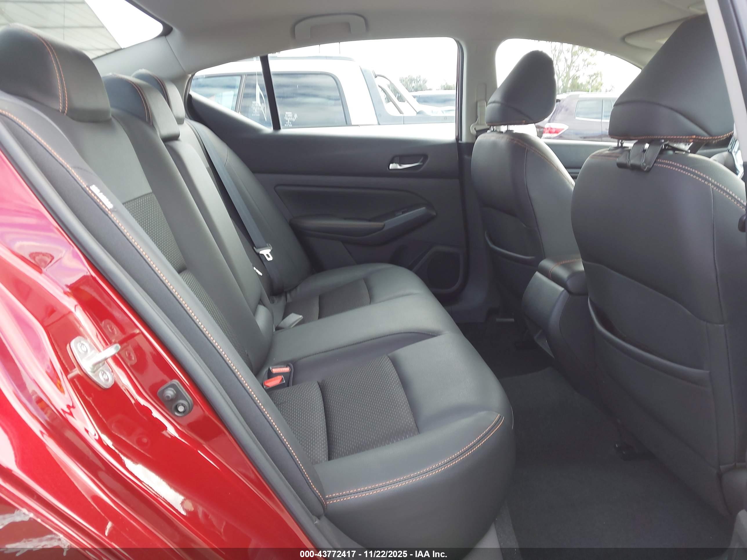 NISSAN ALTIMA image 8