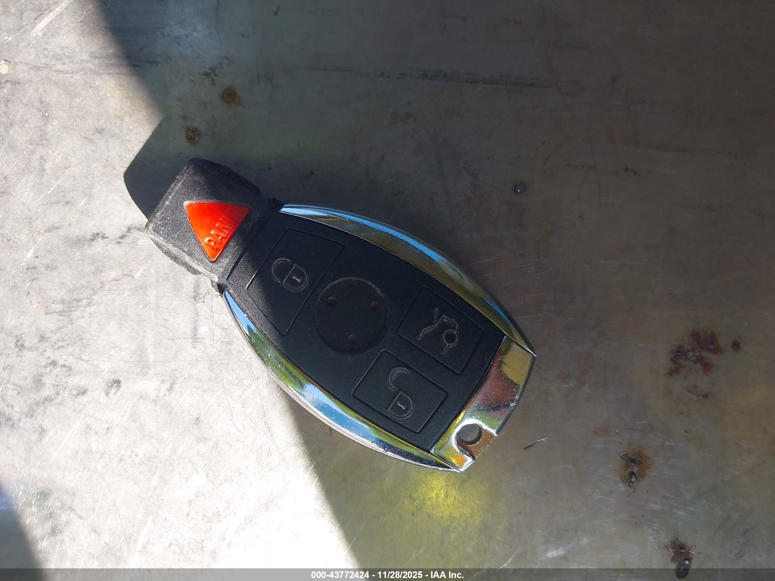 MERCEDES-BENZ E image 11