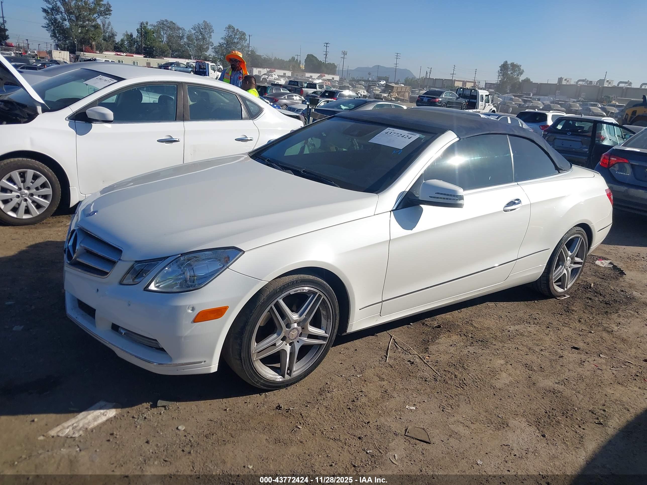 MERCEDES-BENZ E image 2