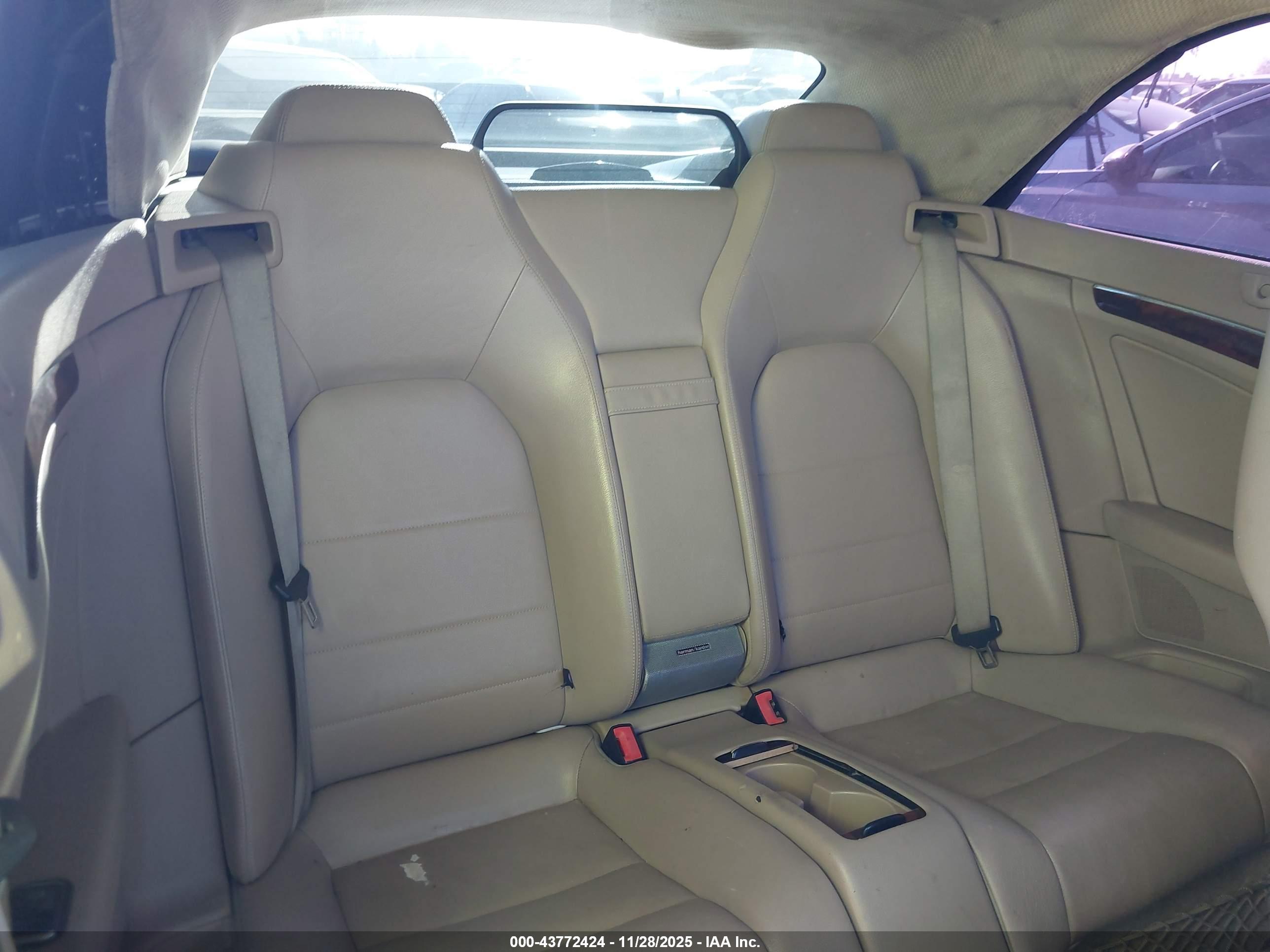 MERCEDES-BENZ E image 8