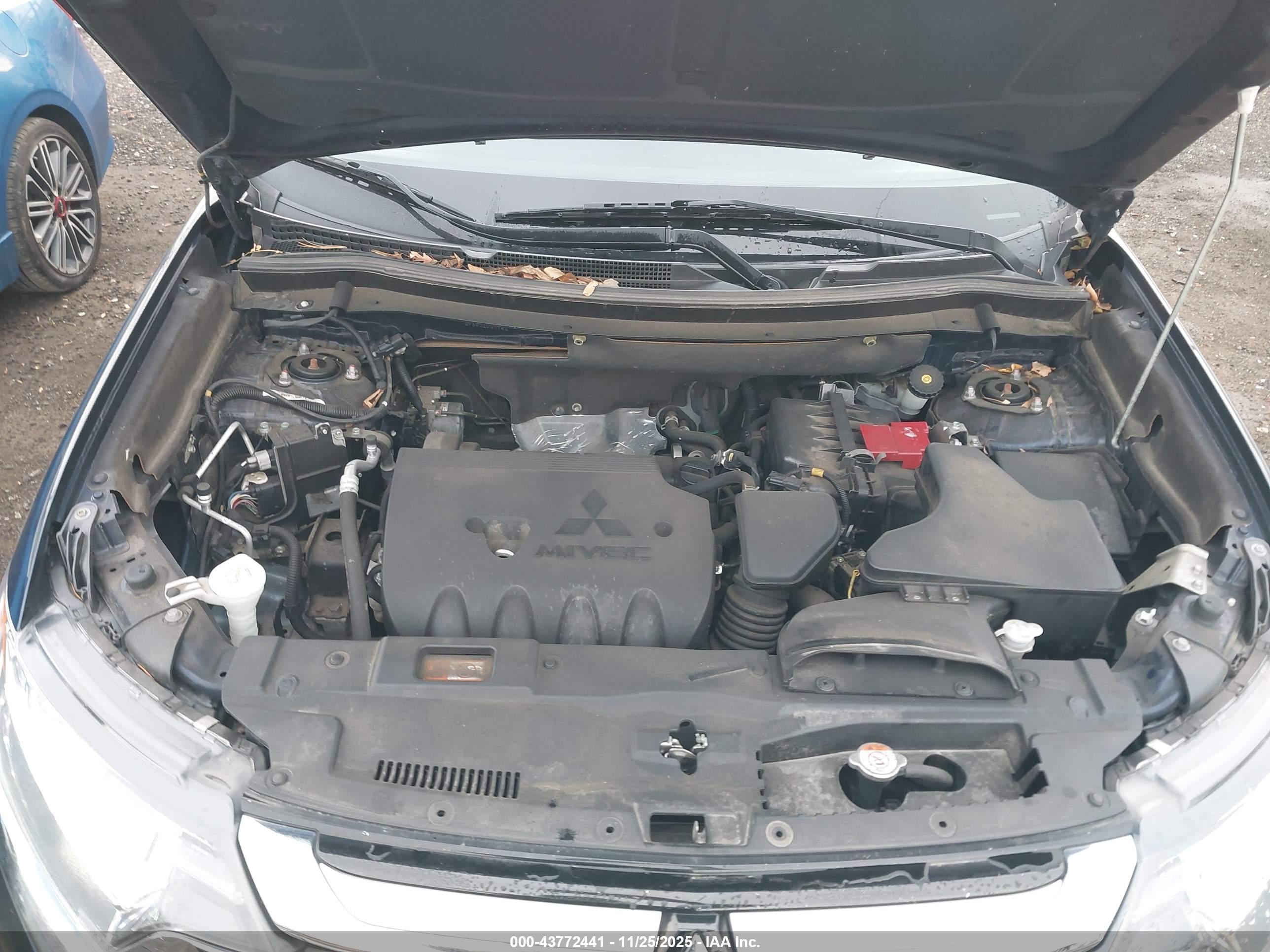 MITSUBISHI OUTLANDER image 10