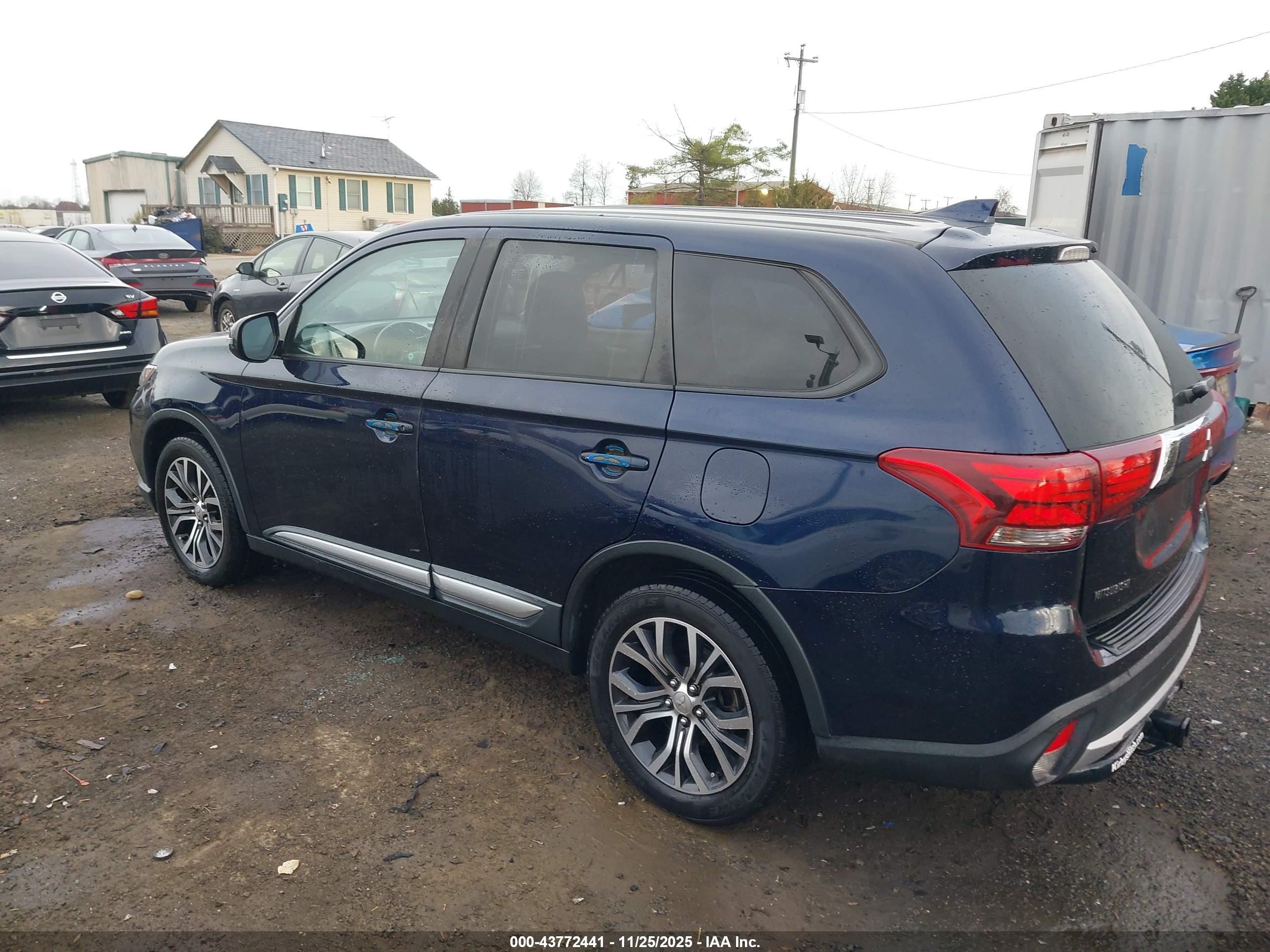 MITSUBISHI OUTLANDER image 3