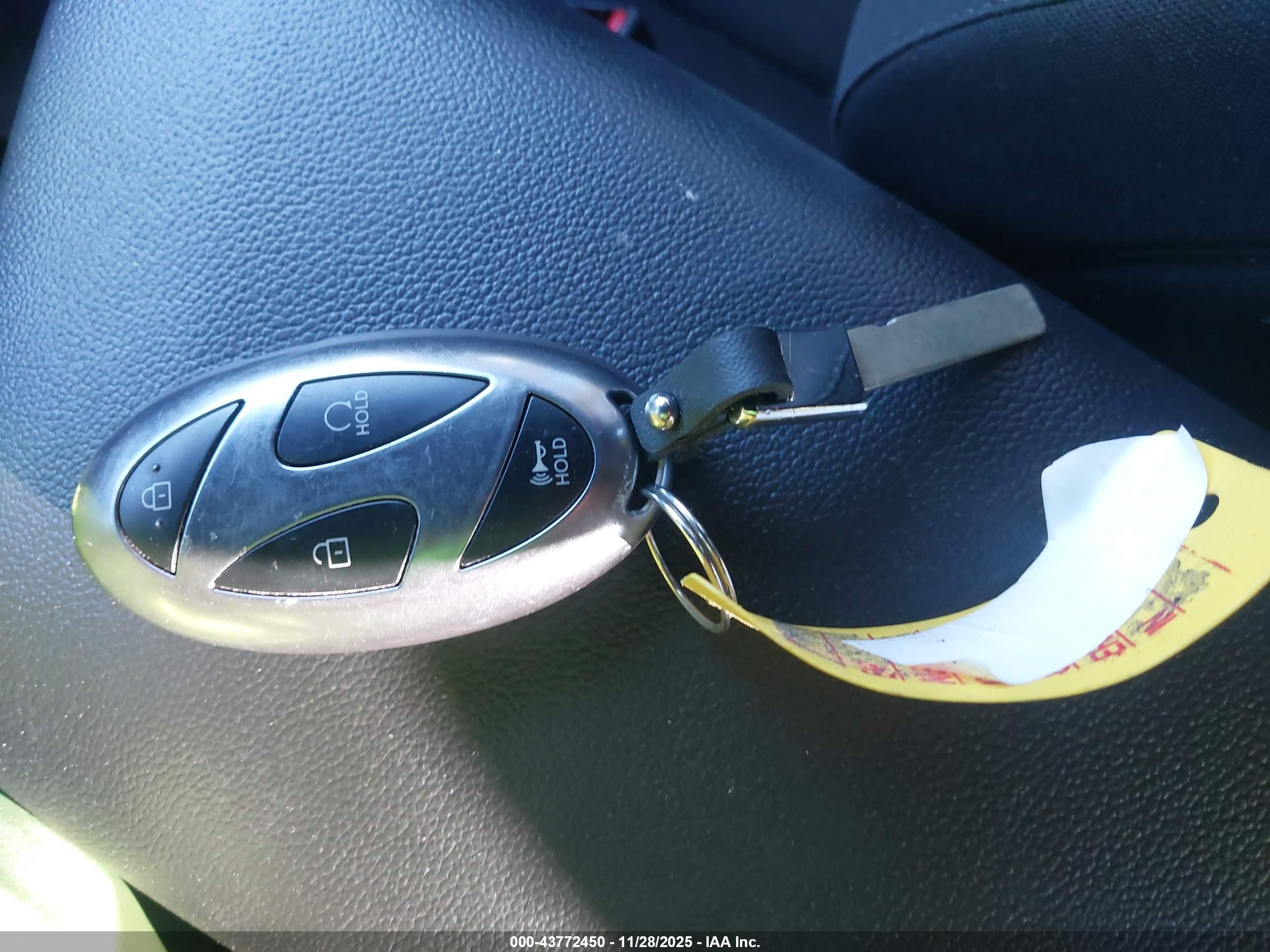 HYUNDAI ELANTRA image 11