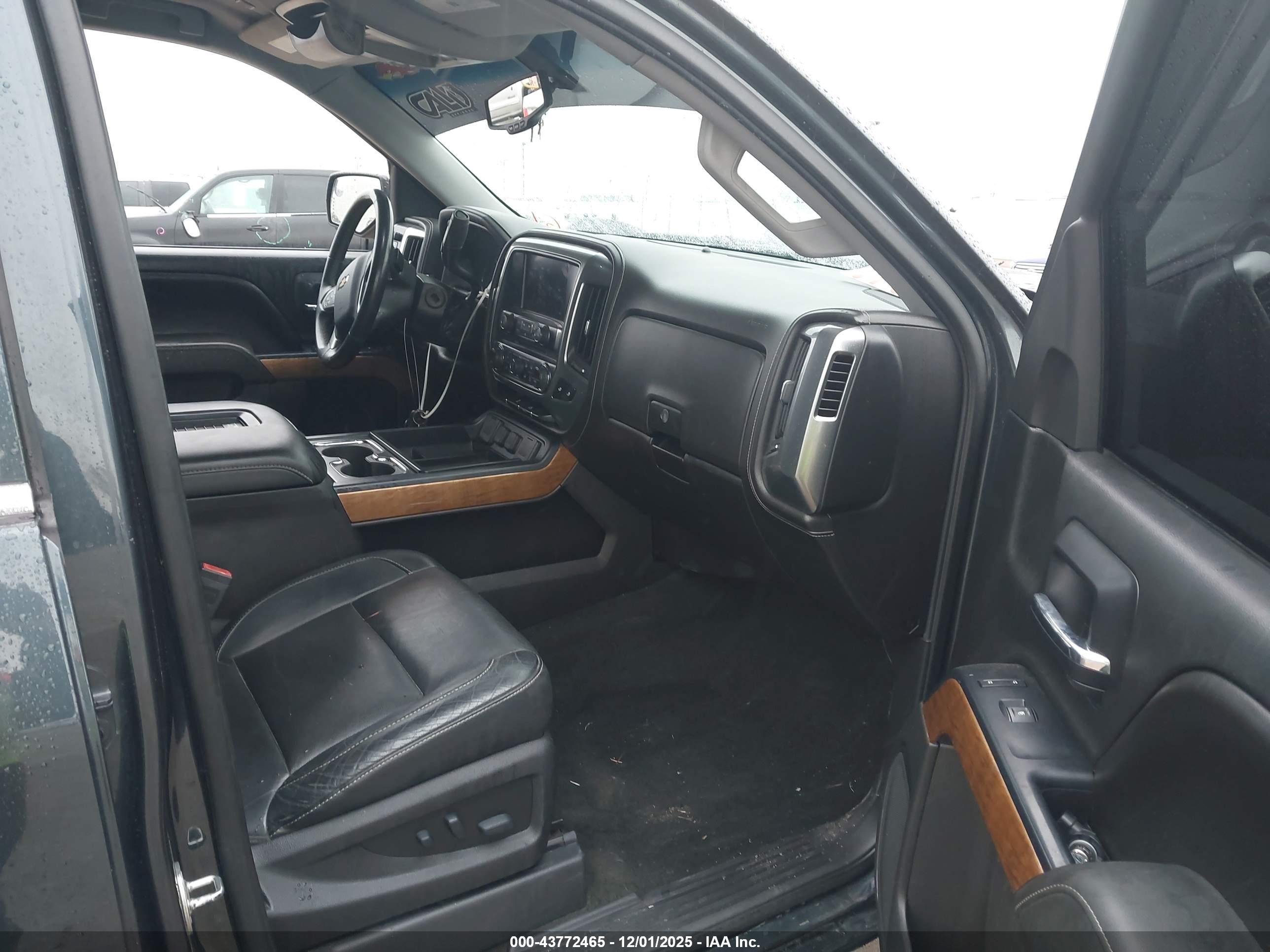 CHEVROLET SILVERADO image 5