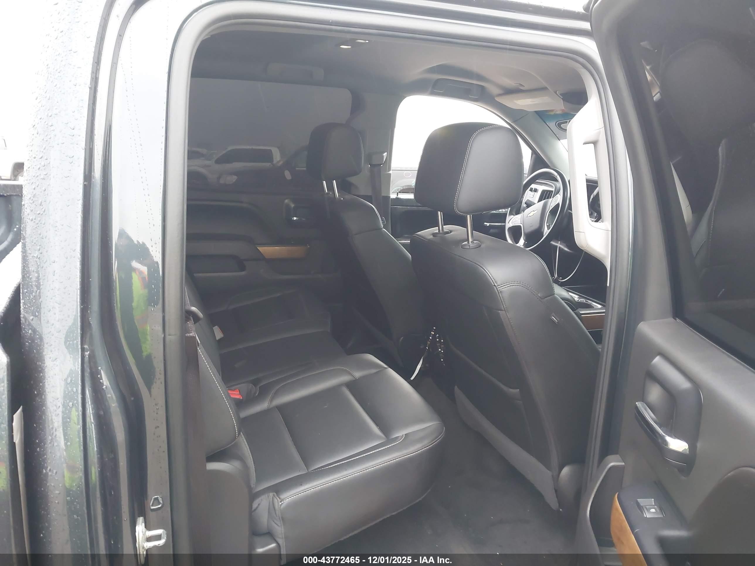 CHEVROLET SILVERADO image 8