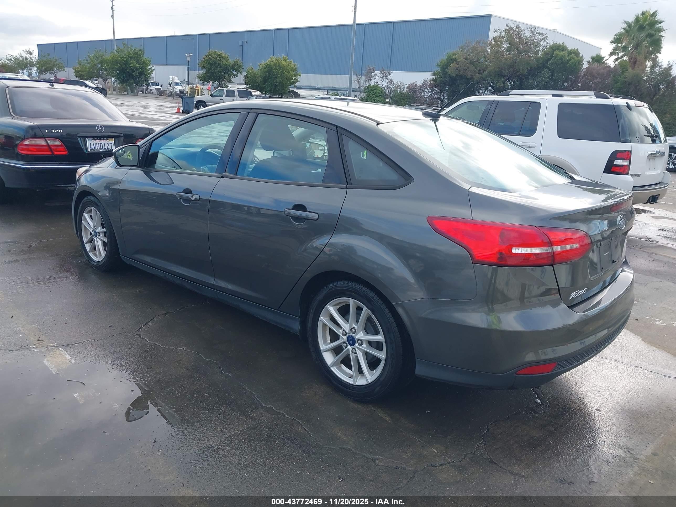FORD FOCUS image 3