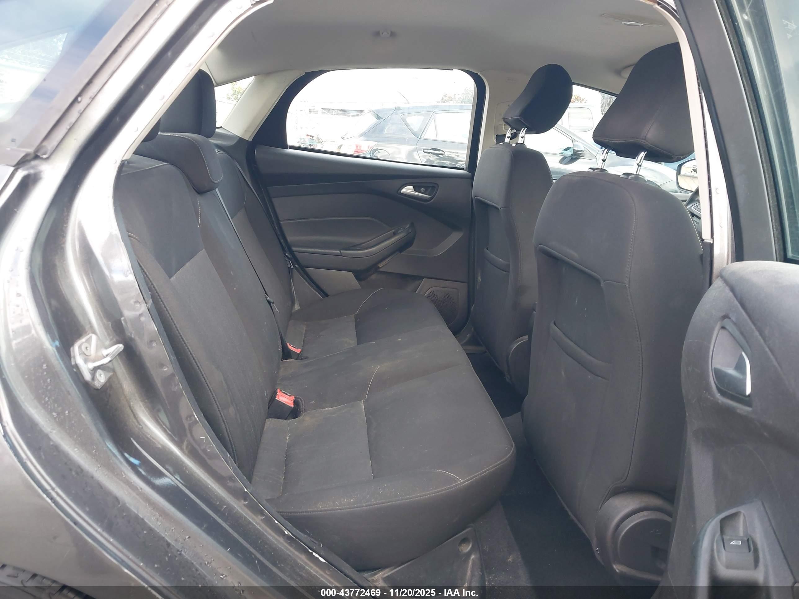 FORD FOCUS image 8