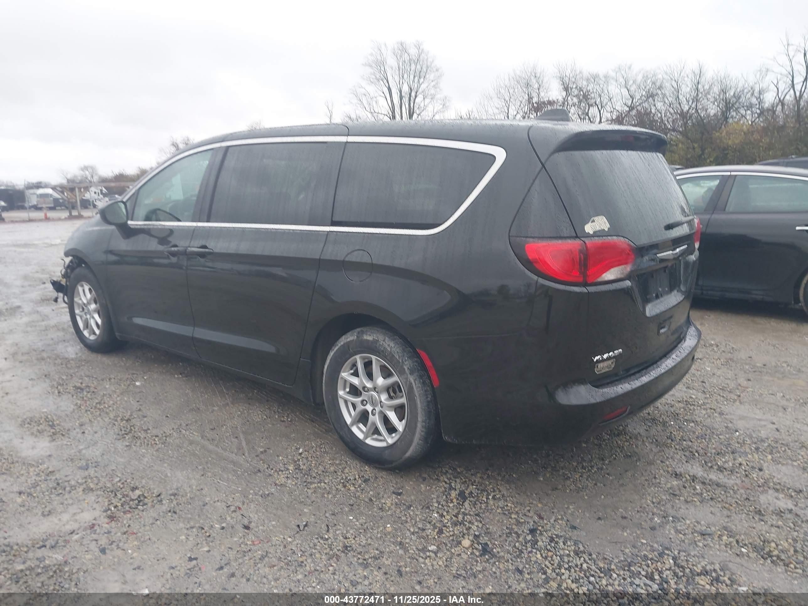 CHRYSLER VOYAGER image 3