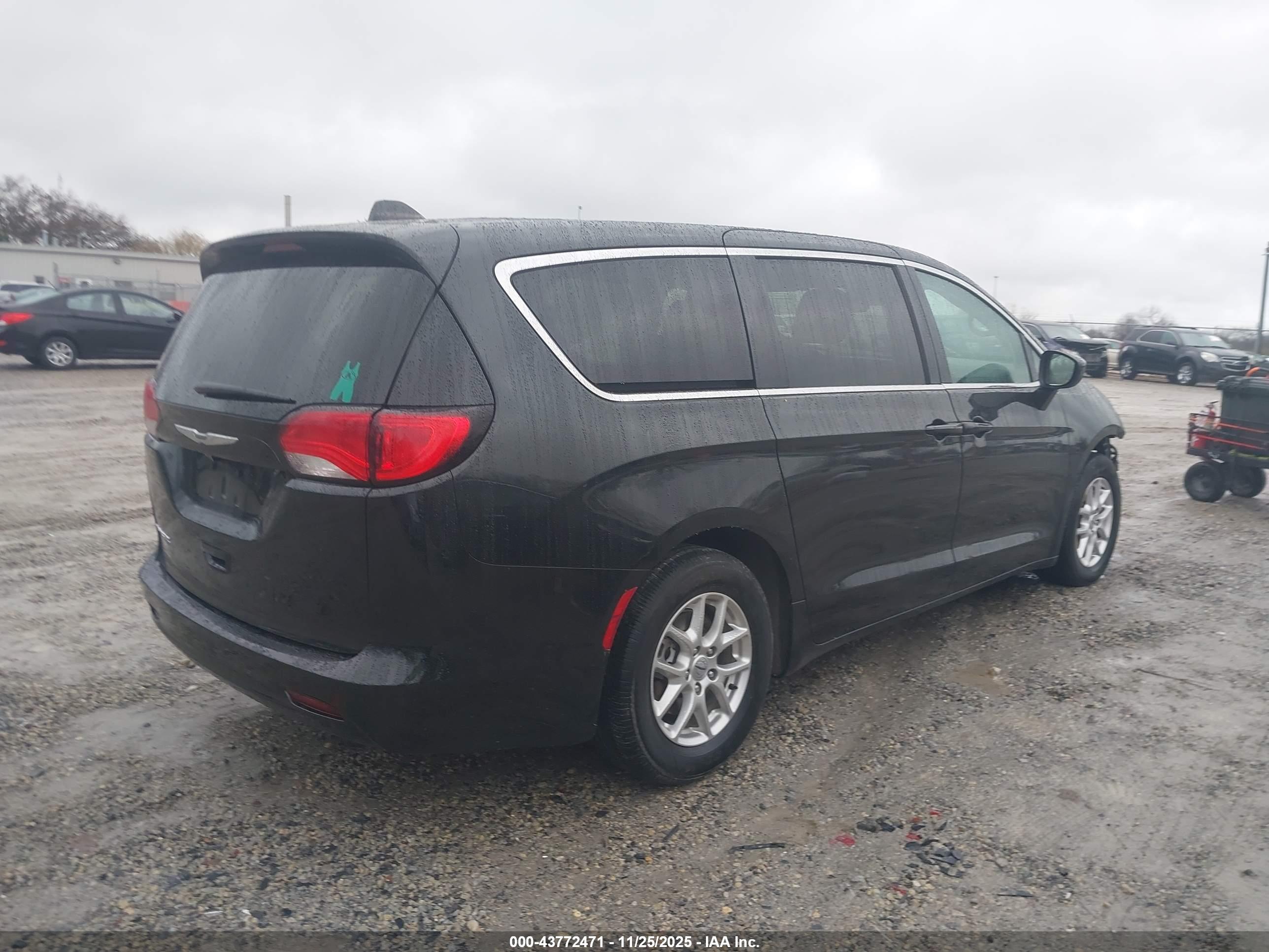 CHRYSLER VOYAGER image 4