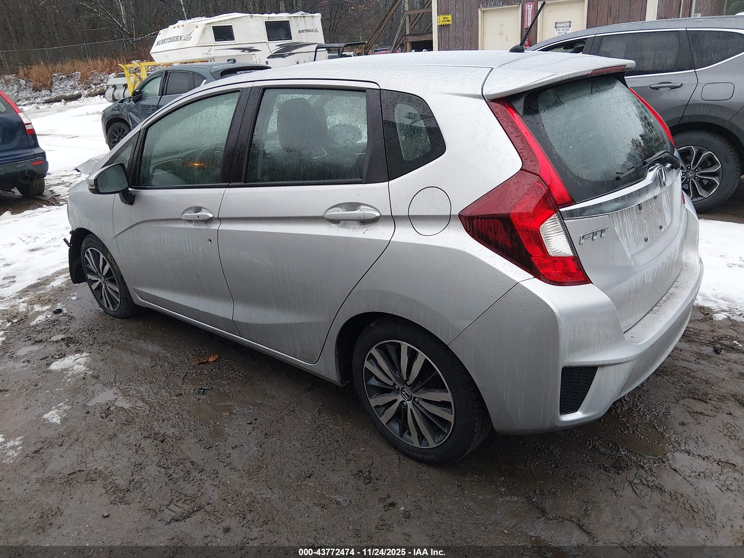 HONDA FIT image 3