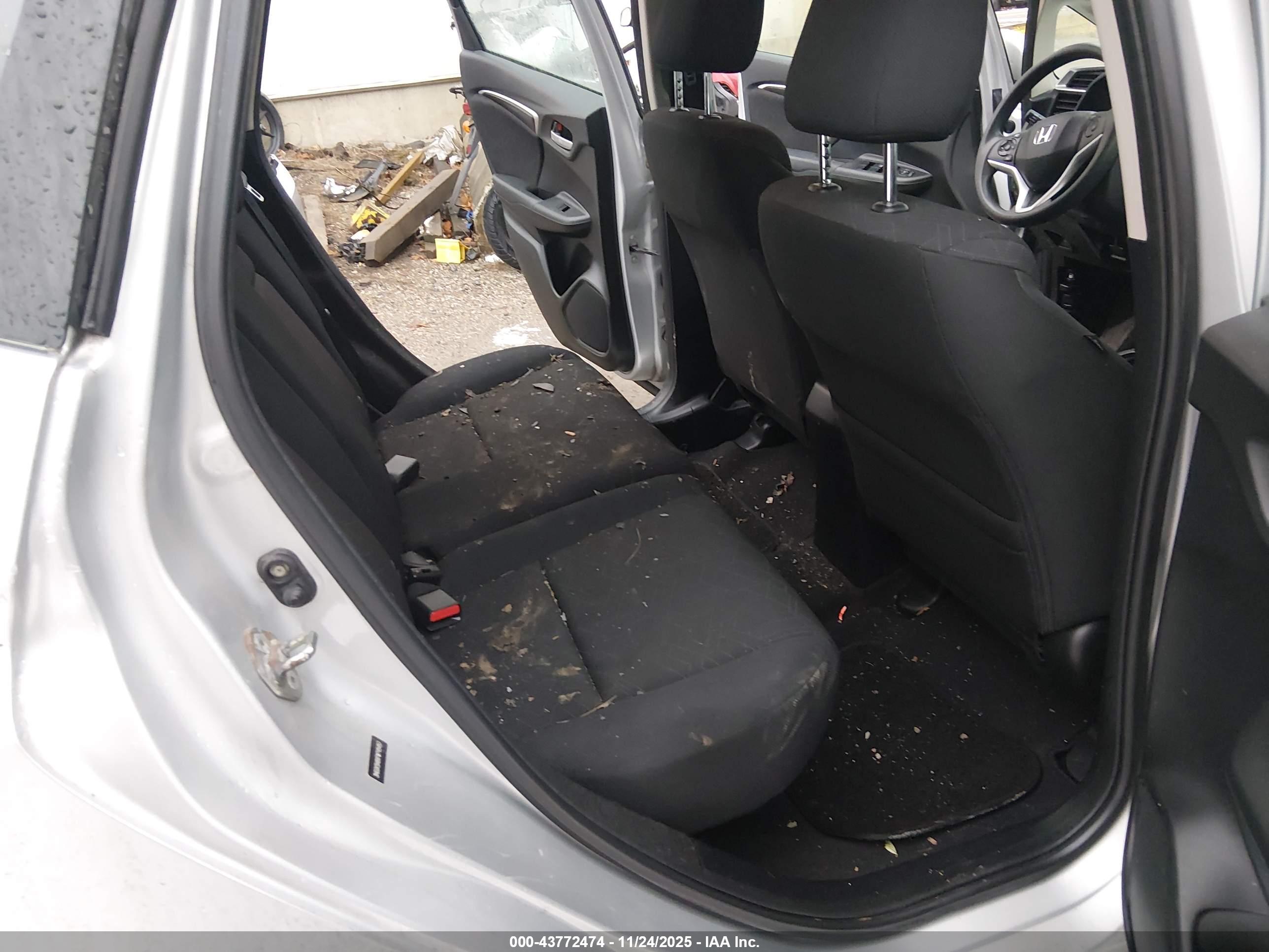 HONDA FIT image 8