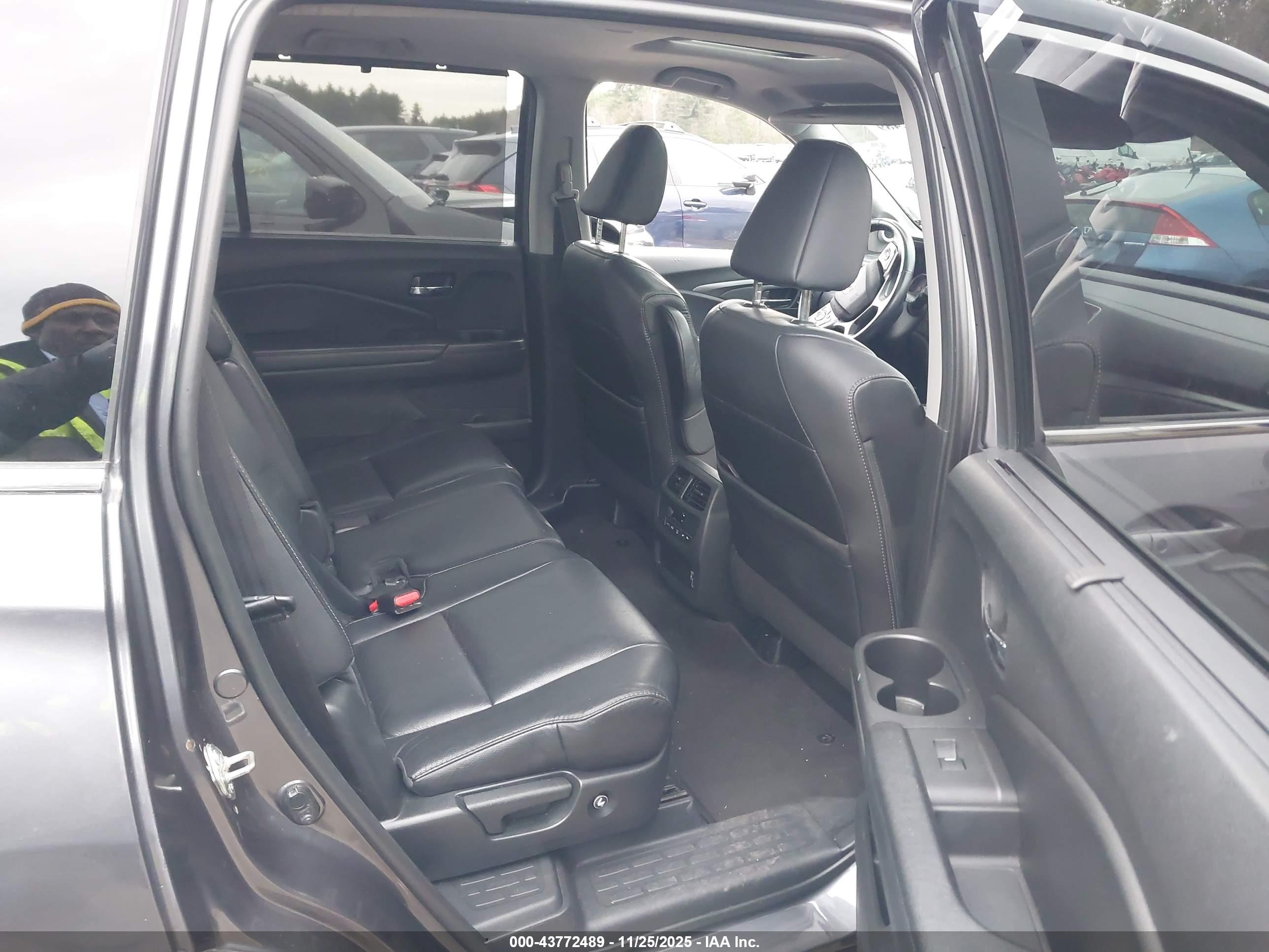 HONDA PILOT image 8