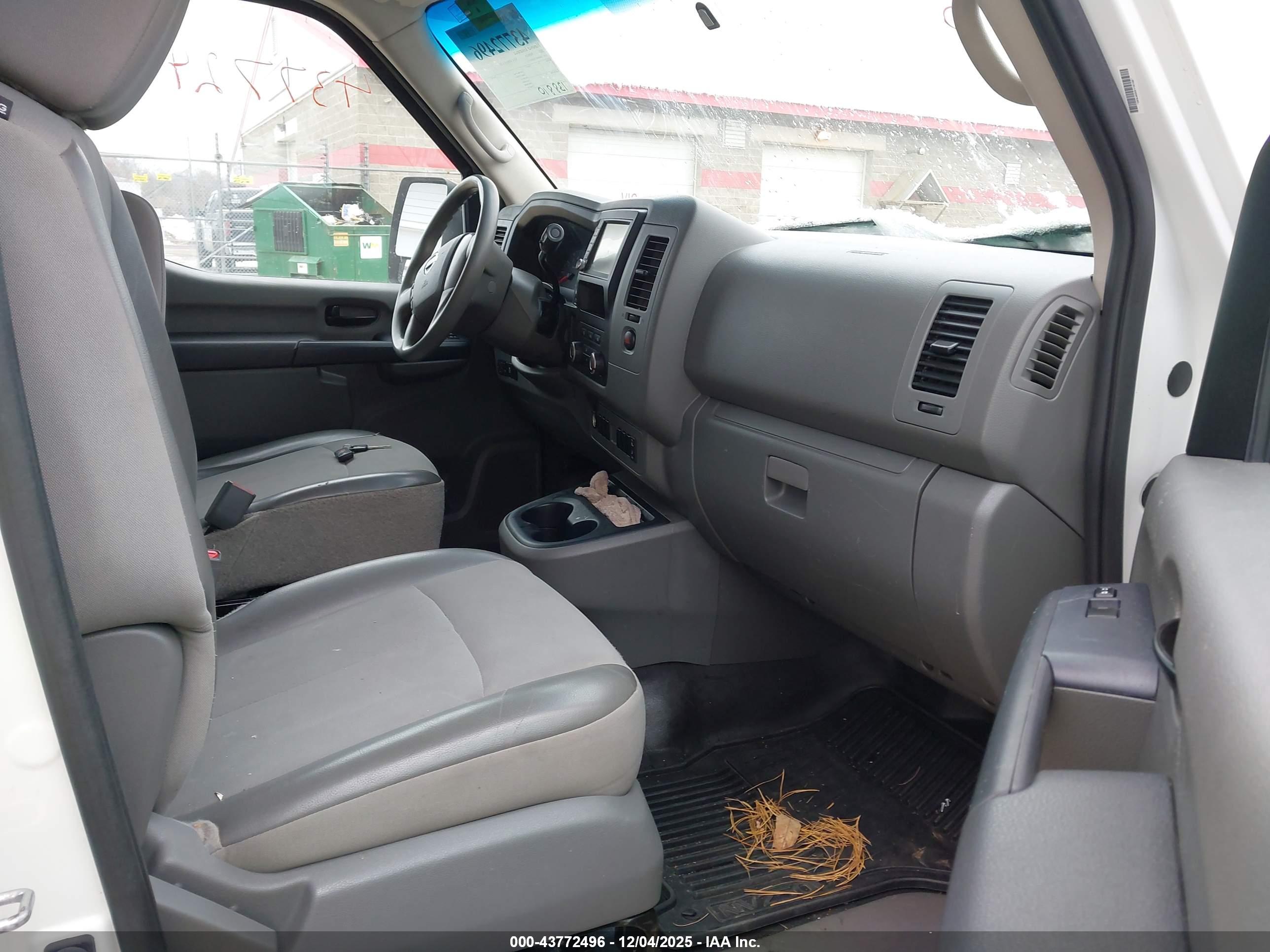 NISSAN NV image 5