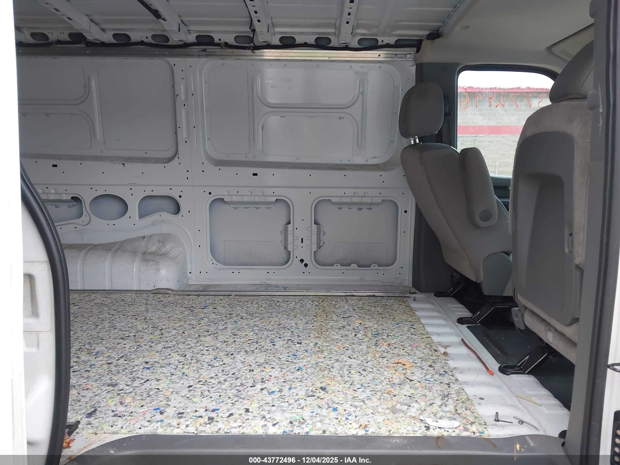 NISSAN NV image 8
