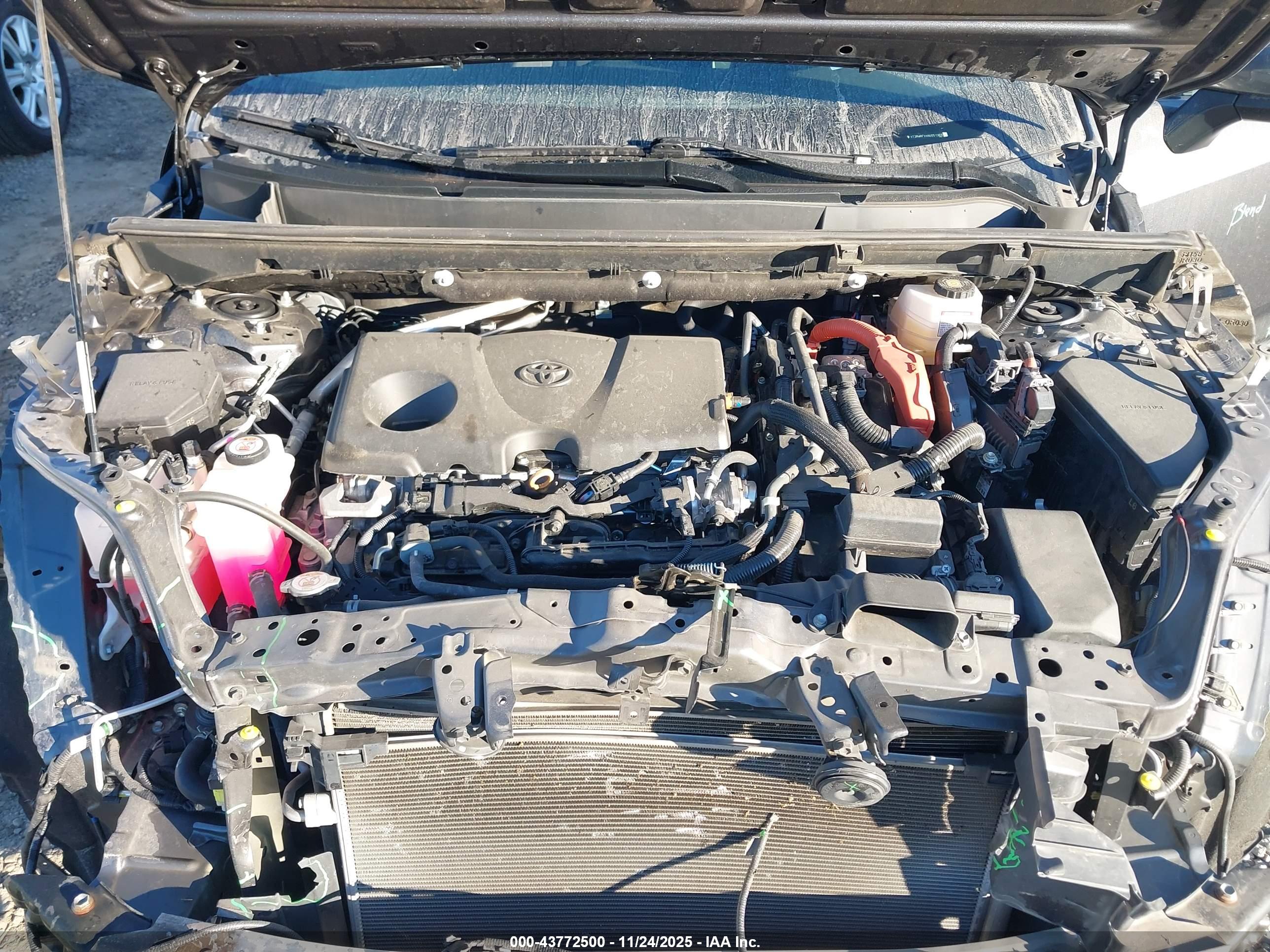 TOYOTA RAV4 image 10