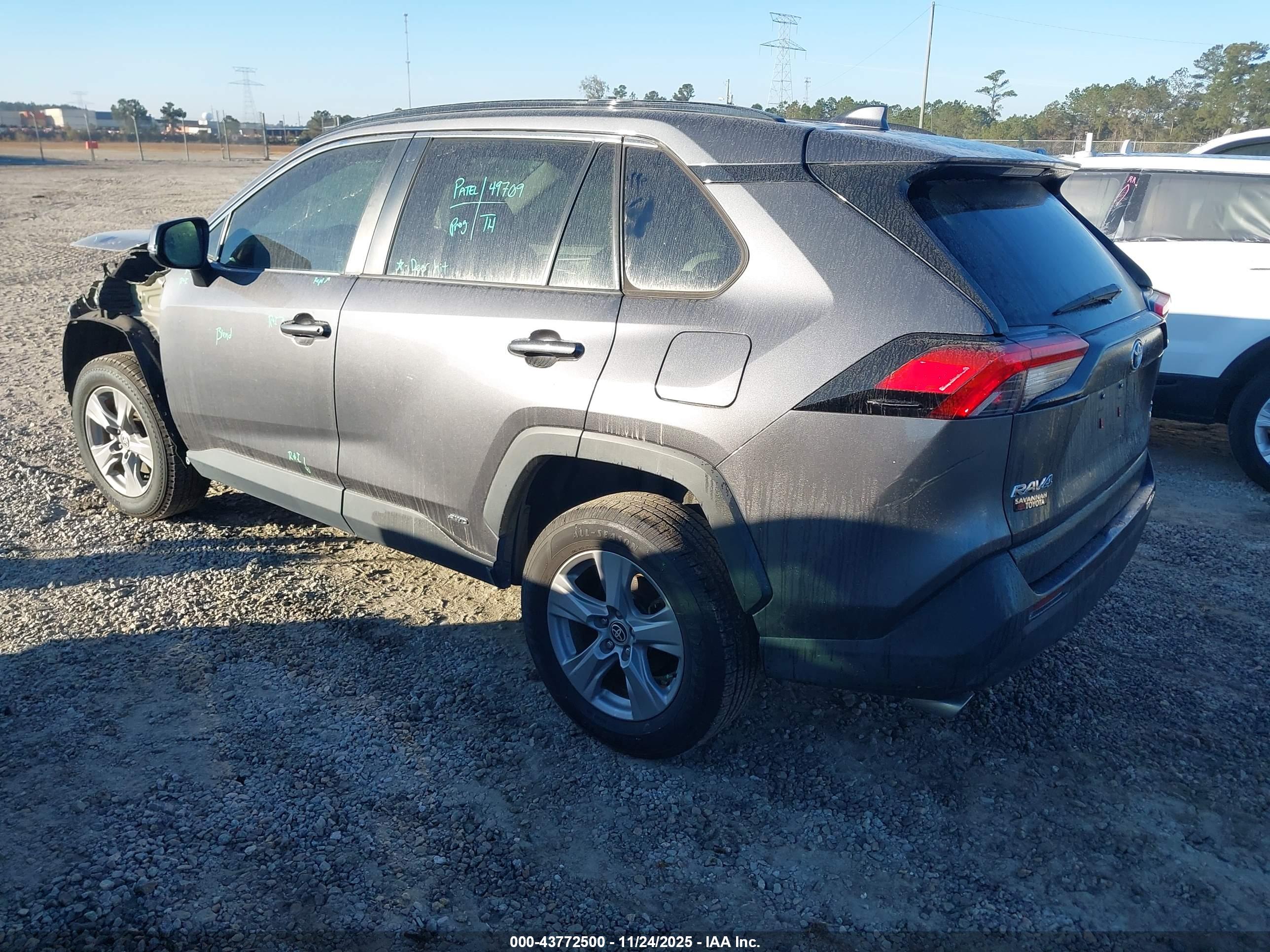 TOYOTA RAV4 image 3