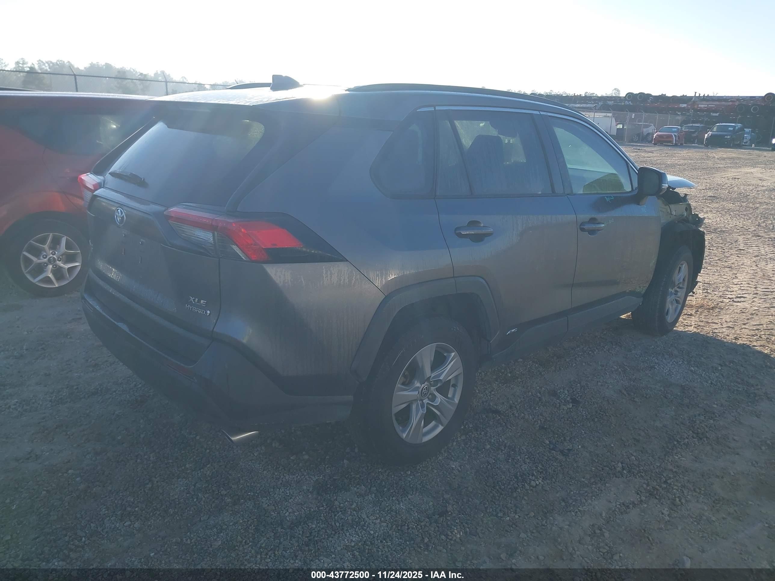 TOYOTA RAV4 image 4