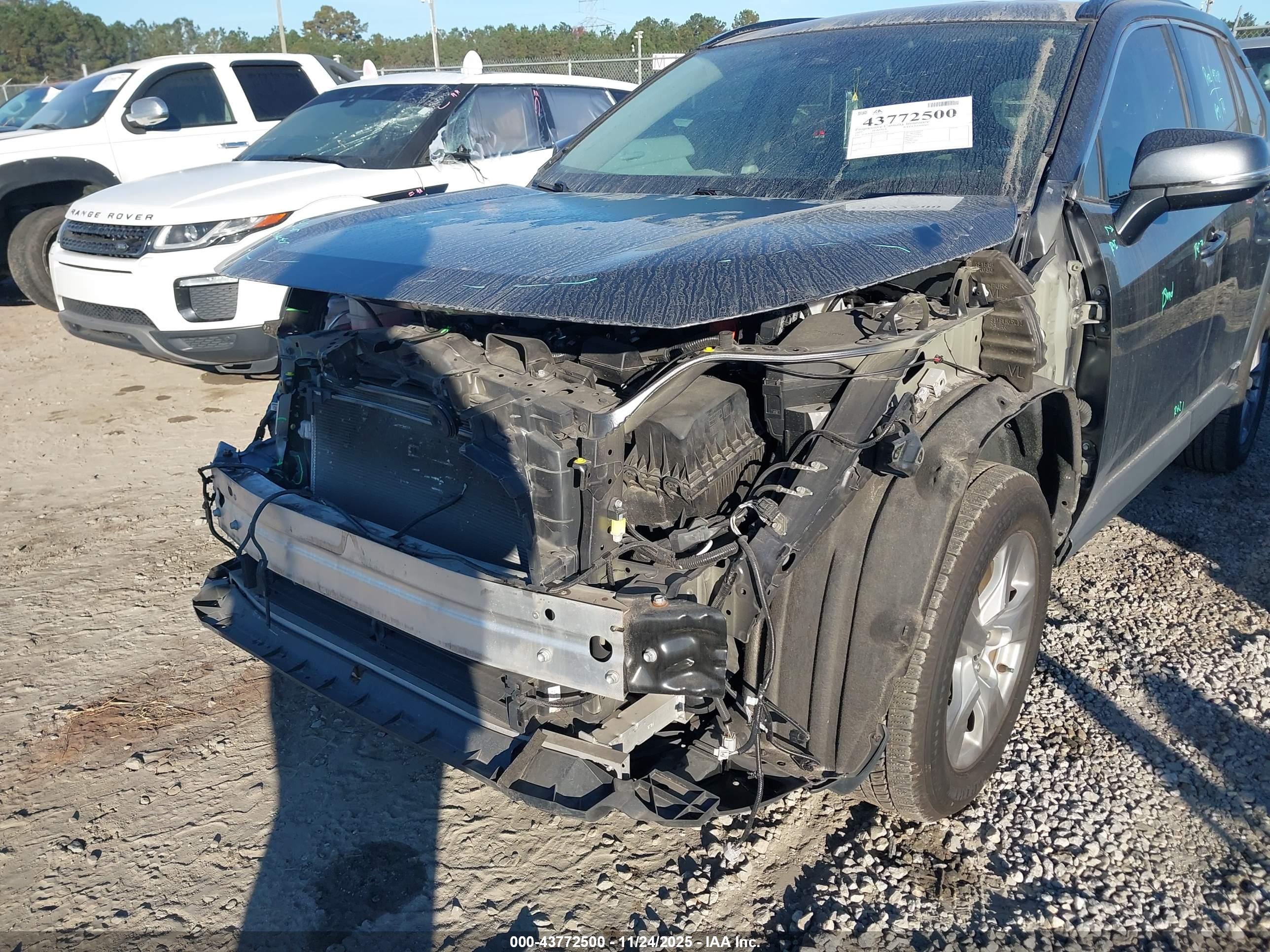 TOYOTA RAV4 image 6