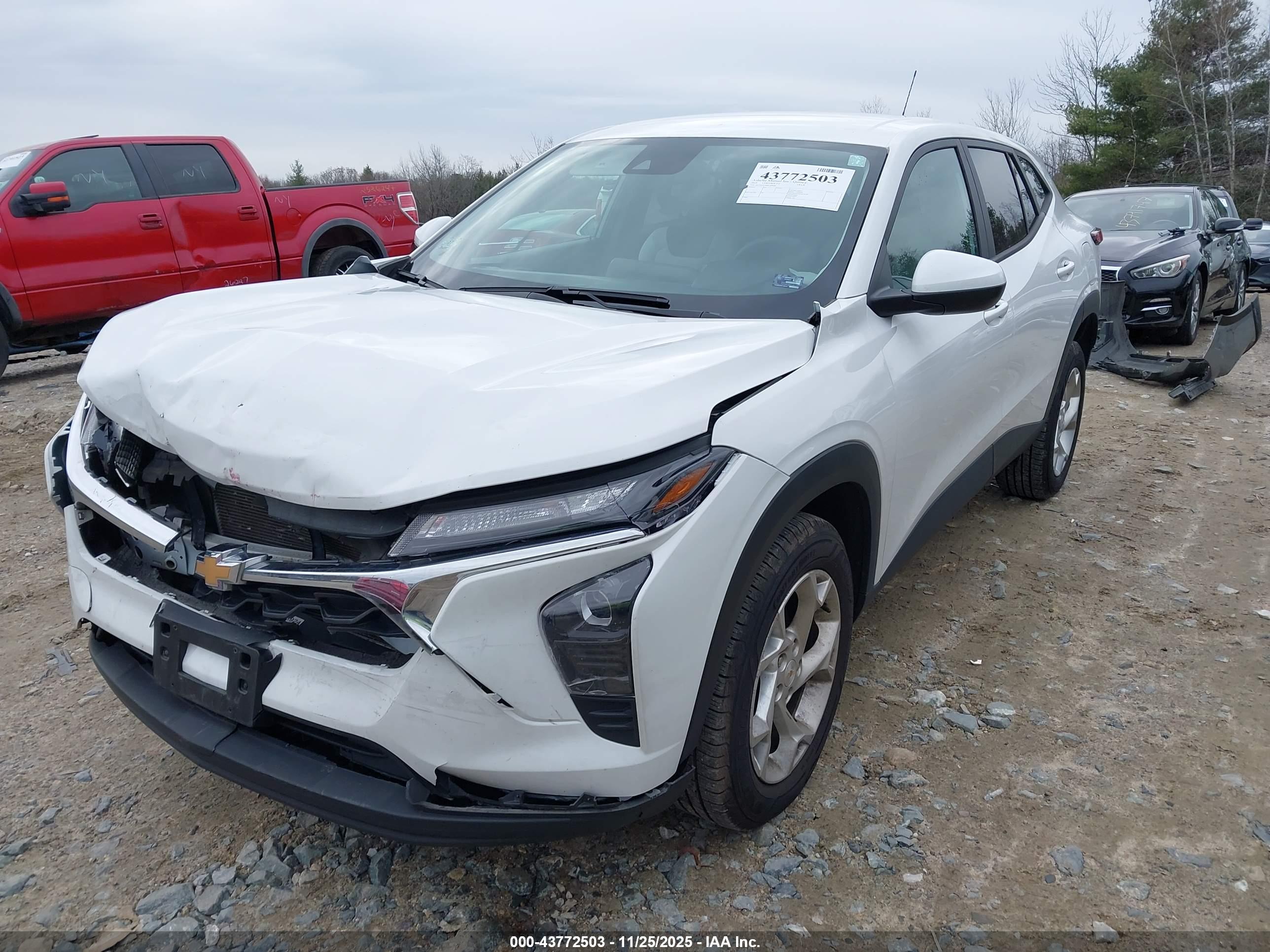 CHEVROLET TRAX image 2