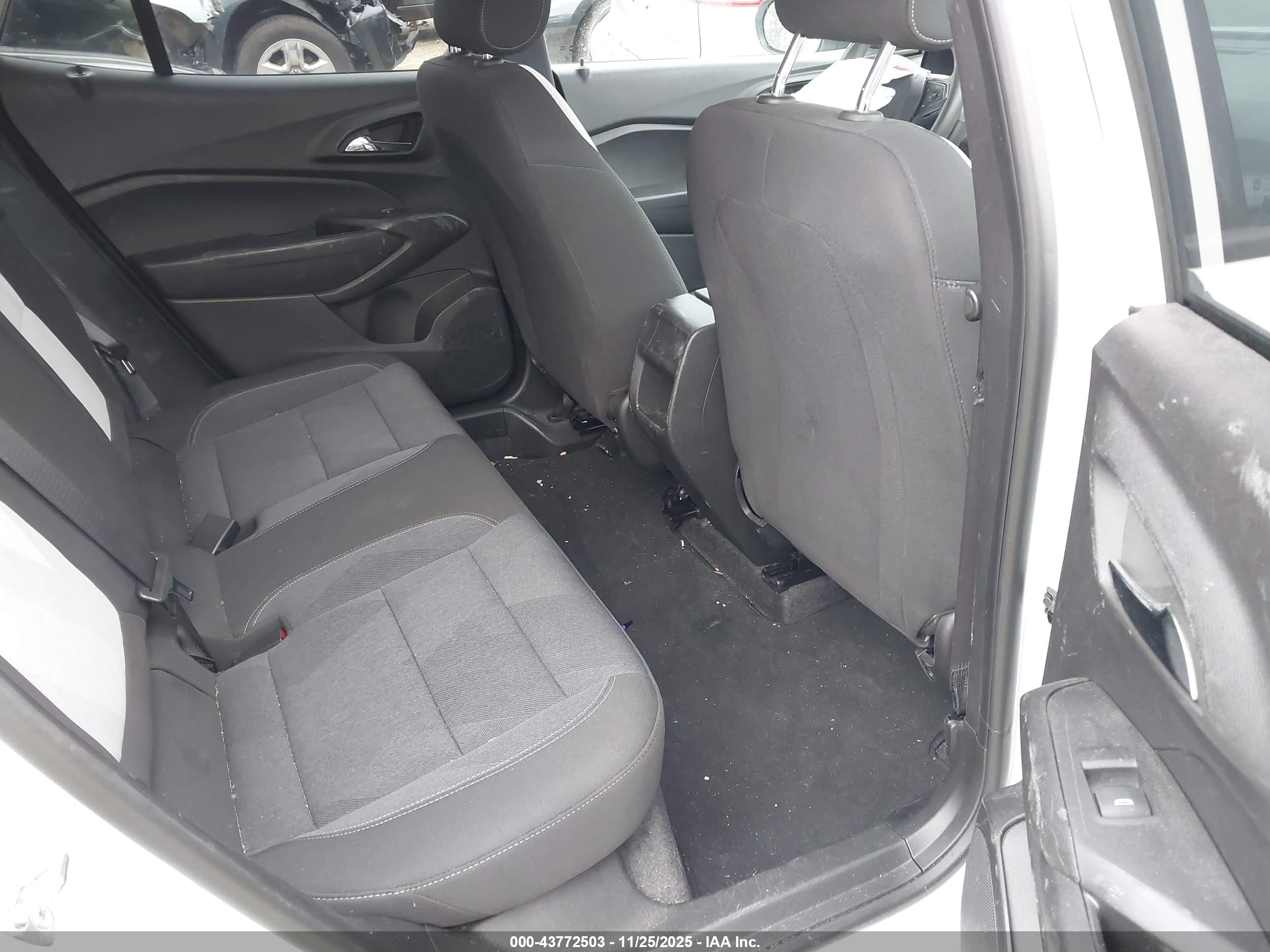CHEVROLET TRAX image 8