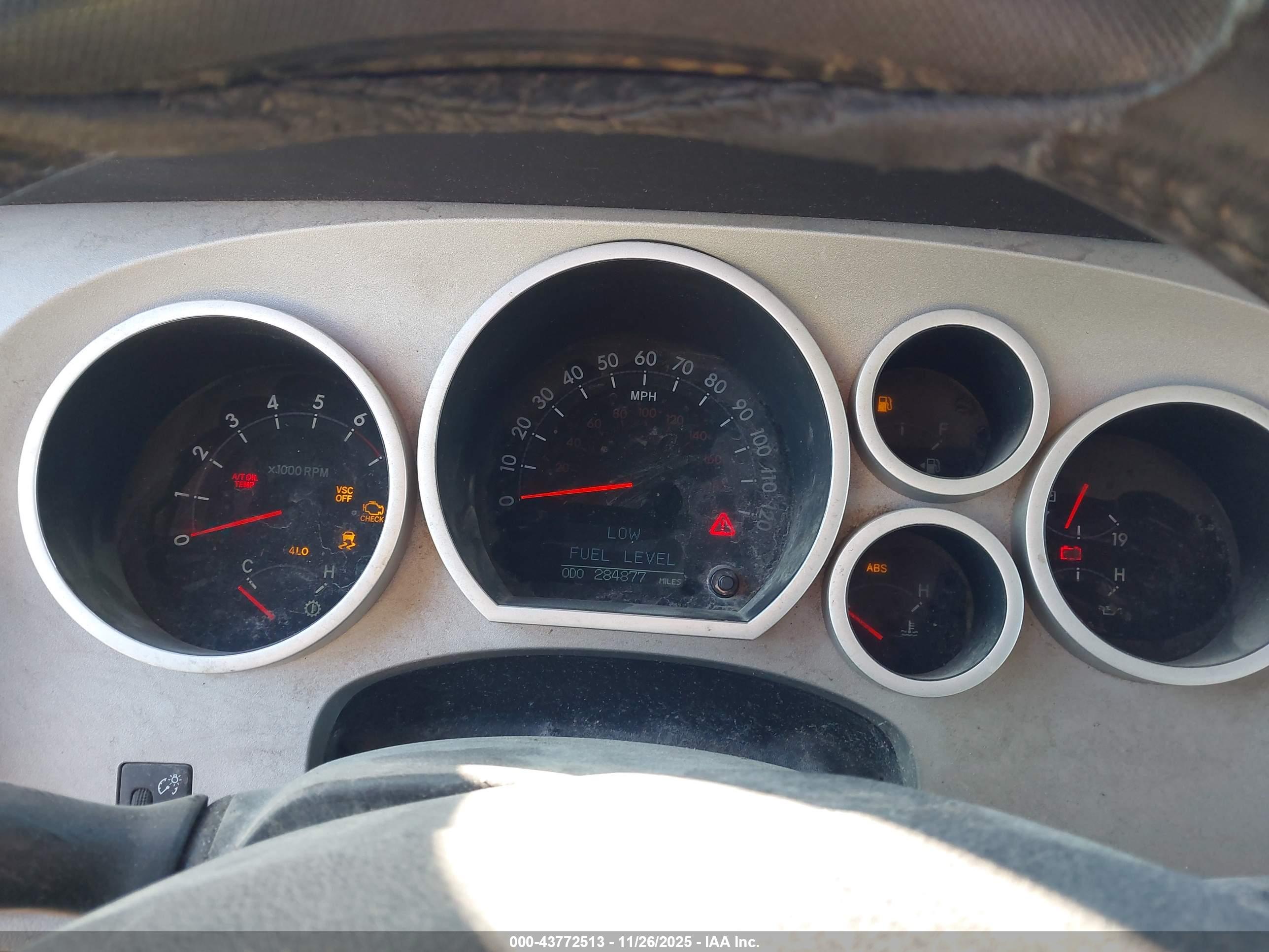 TOYOTA TUNDRA image 7