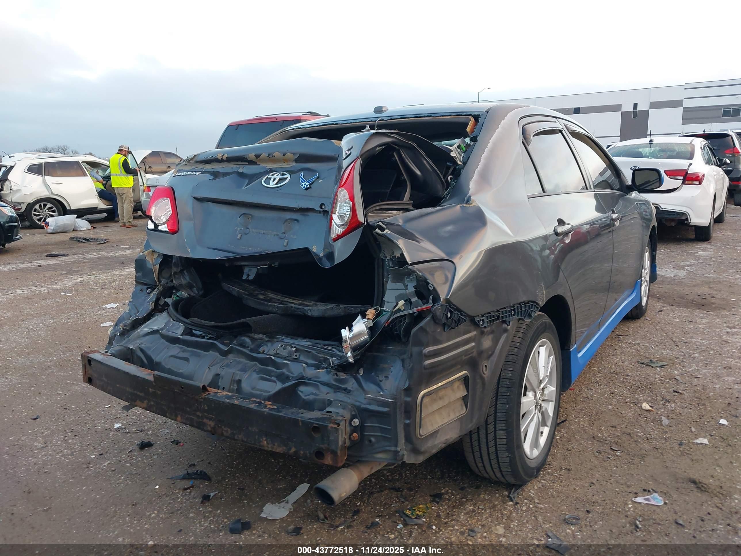 TOYOTA COROLLA image 4