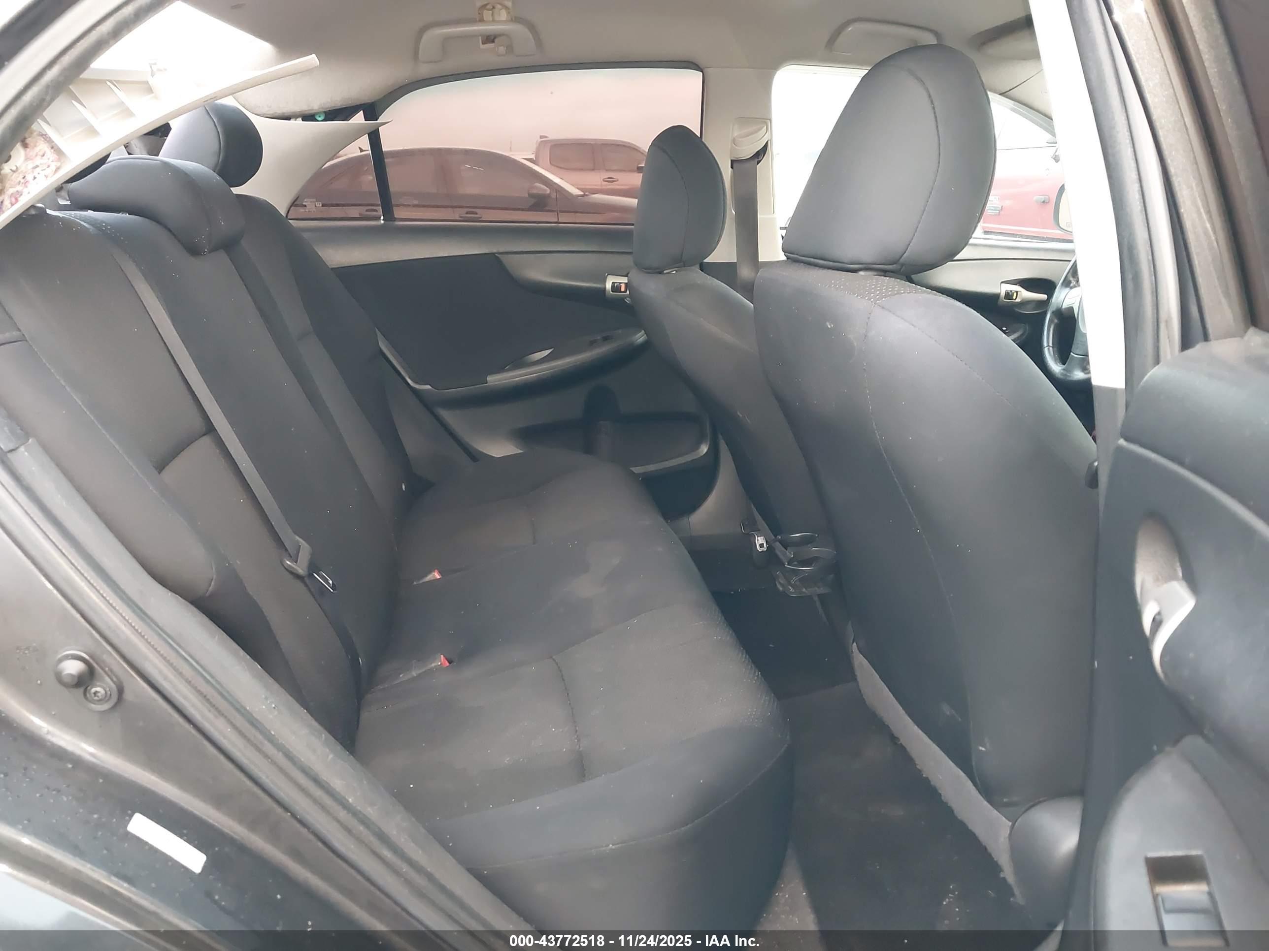 TOYOTA COROLLA image 8