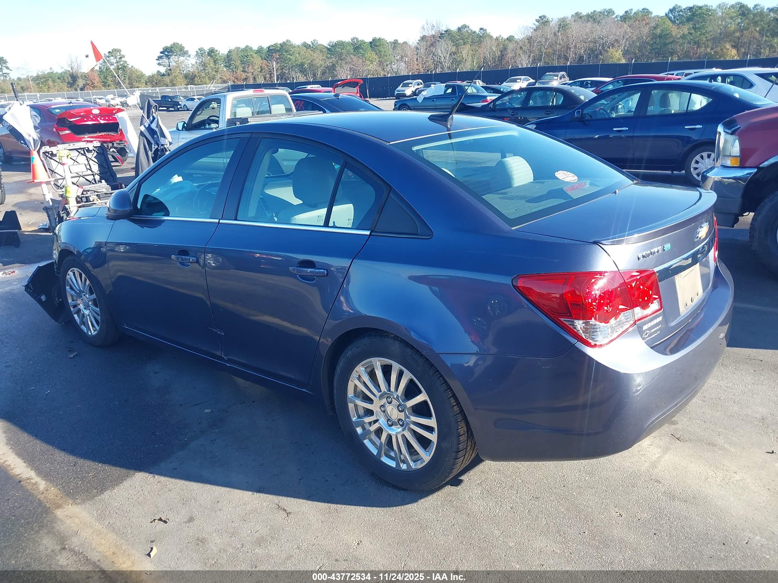 CHEVROLET CRUZE image 3
